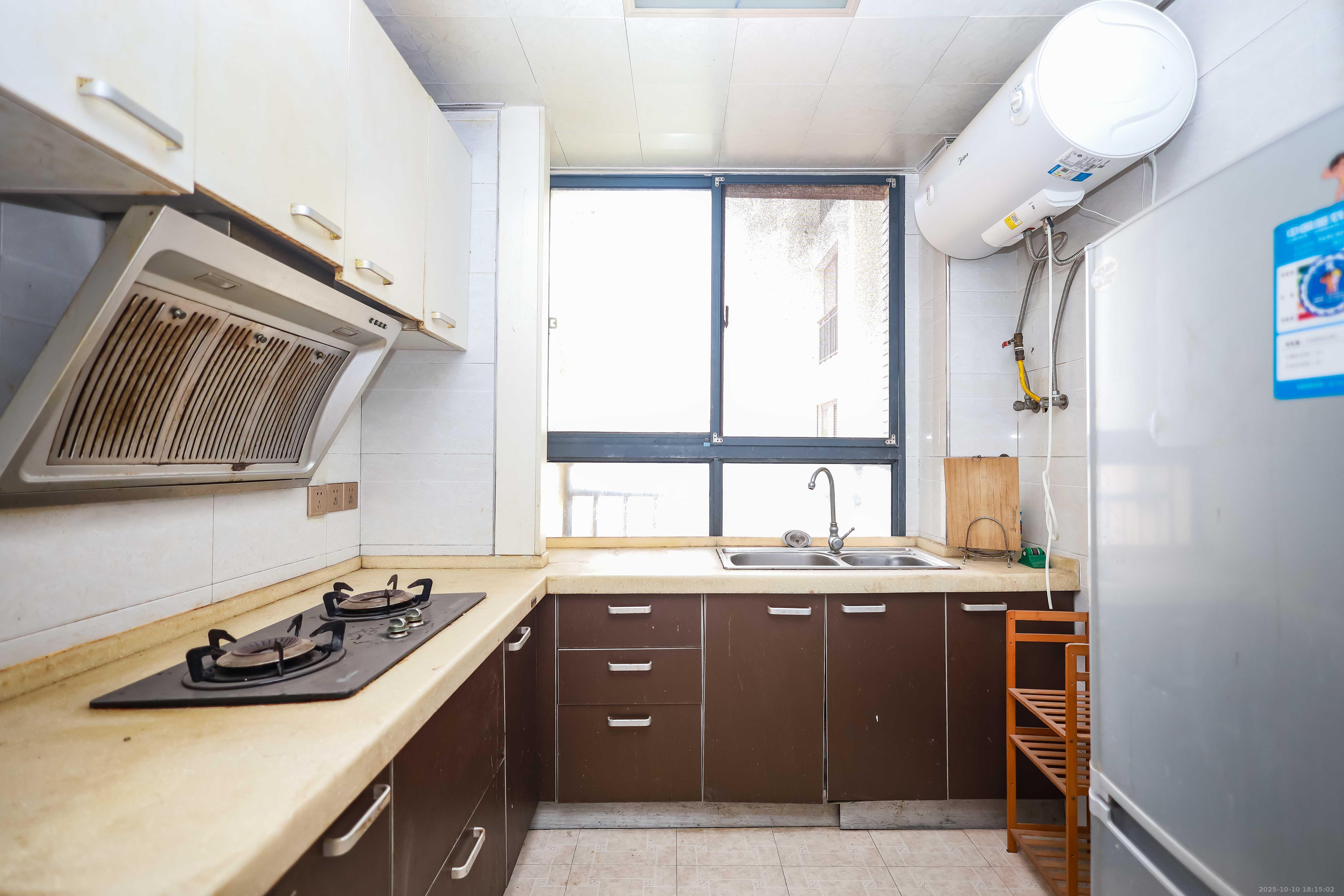 莱茵城  3室2厅1卫    62.0万厨房