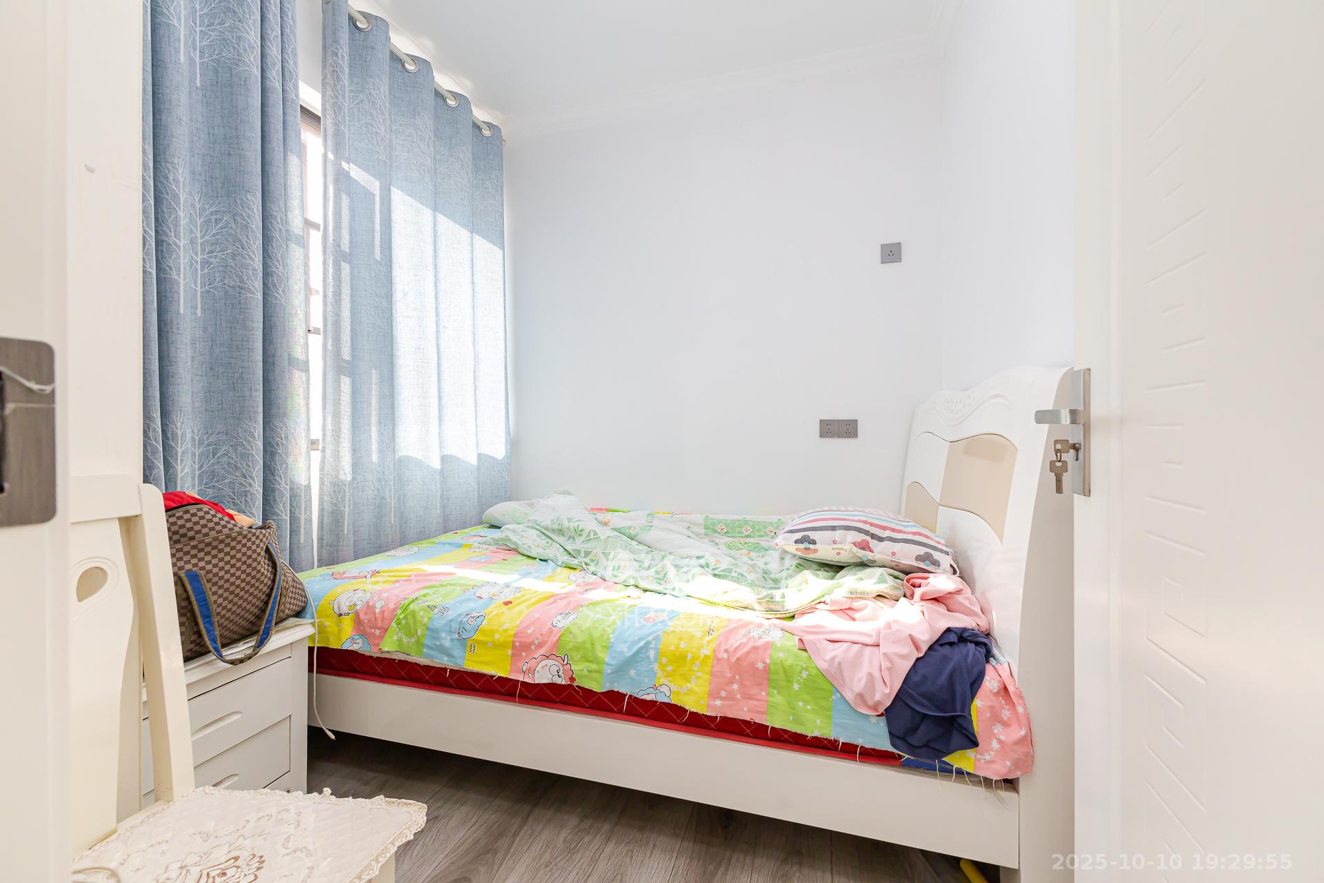 勤诚达境界城  3室2厅2卫    98.0万卧室