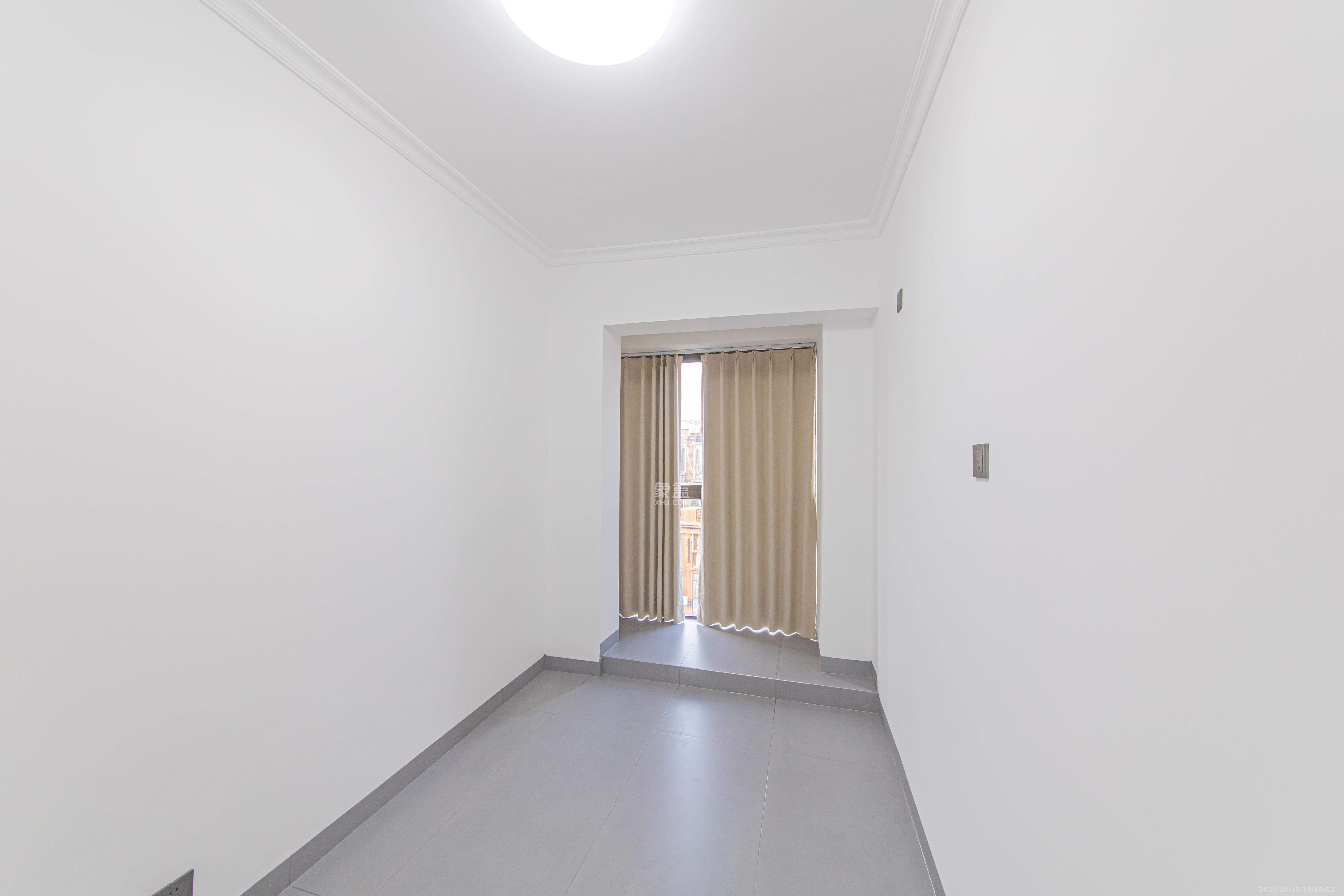 绿地公馆（绿地名邸）  3室2厅2卫    118.0万卧室