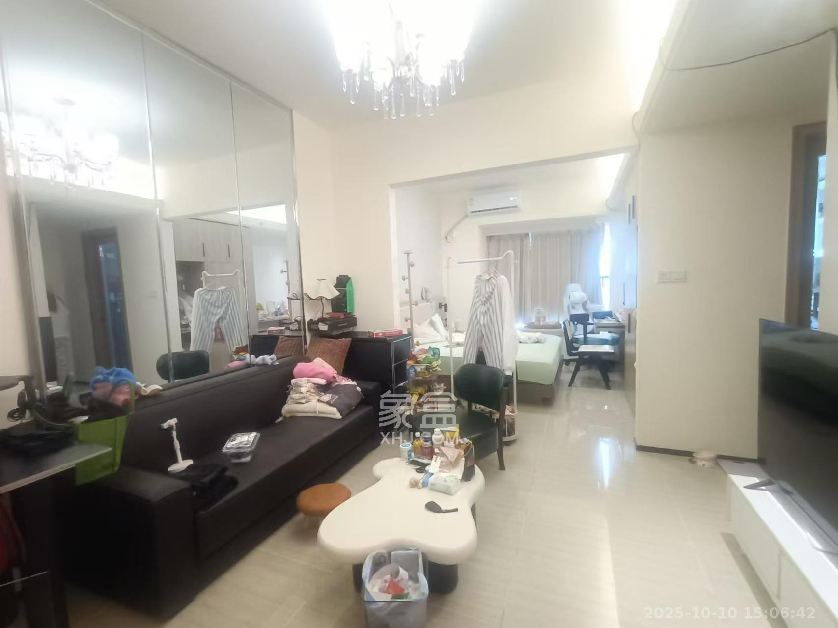 恒大金融广场  1室1厅1卫    2200.0元/月