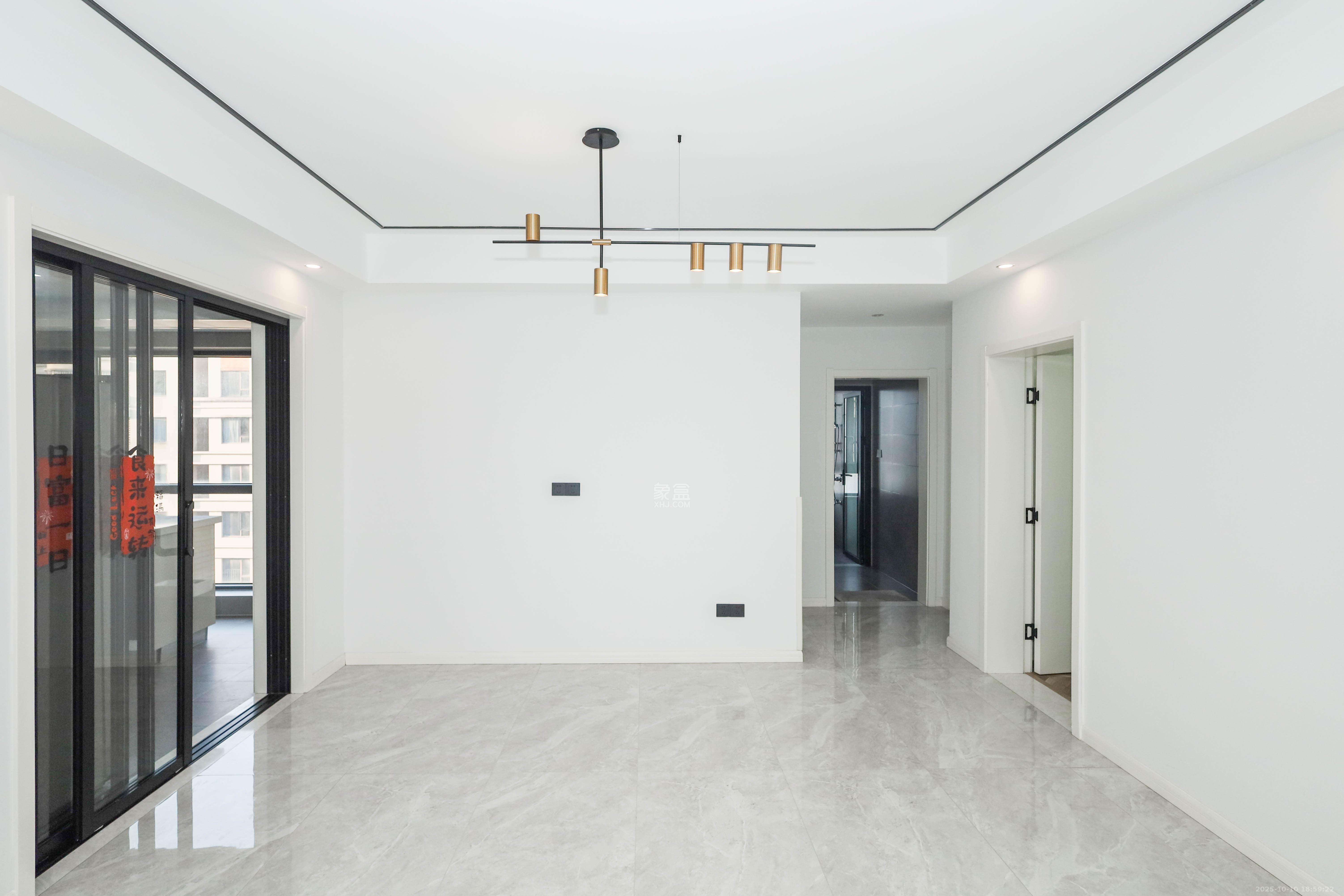 保利麓谷林语D区 4室2厅2卫 148.0万 保利麓谷林语D区 4室2厅2卫 148.0万客厅