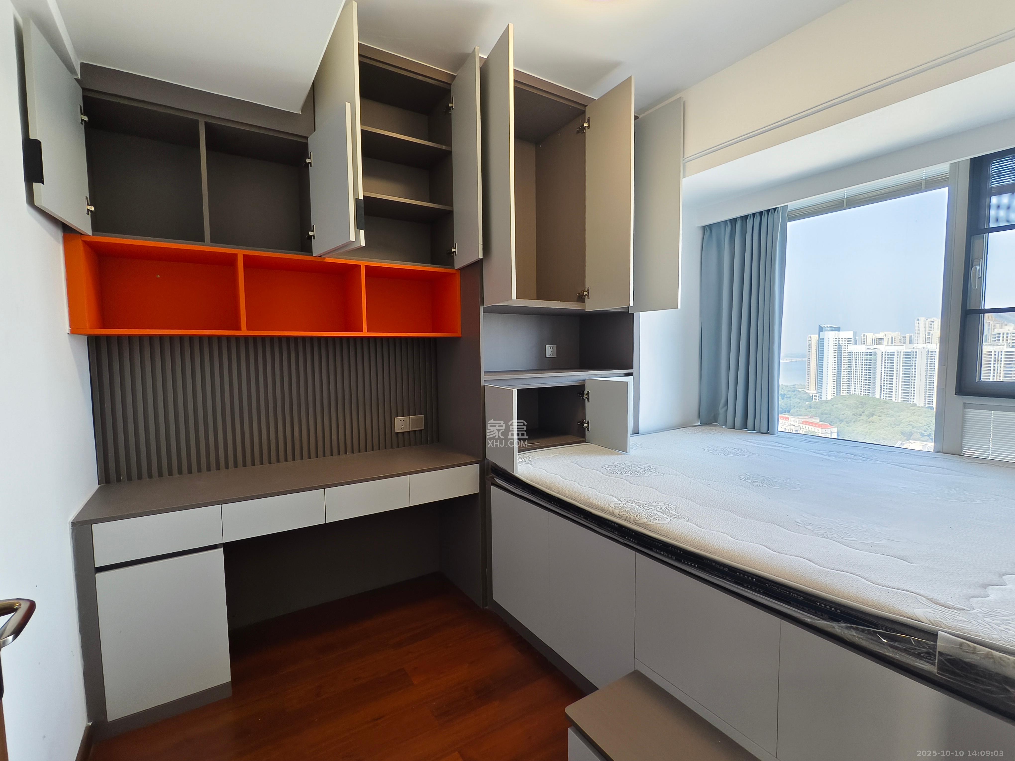 中欣楚天御府E区  3室2厅2卫    4000.0元/月室内图