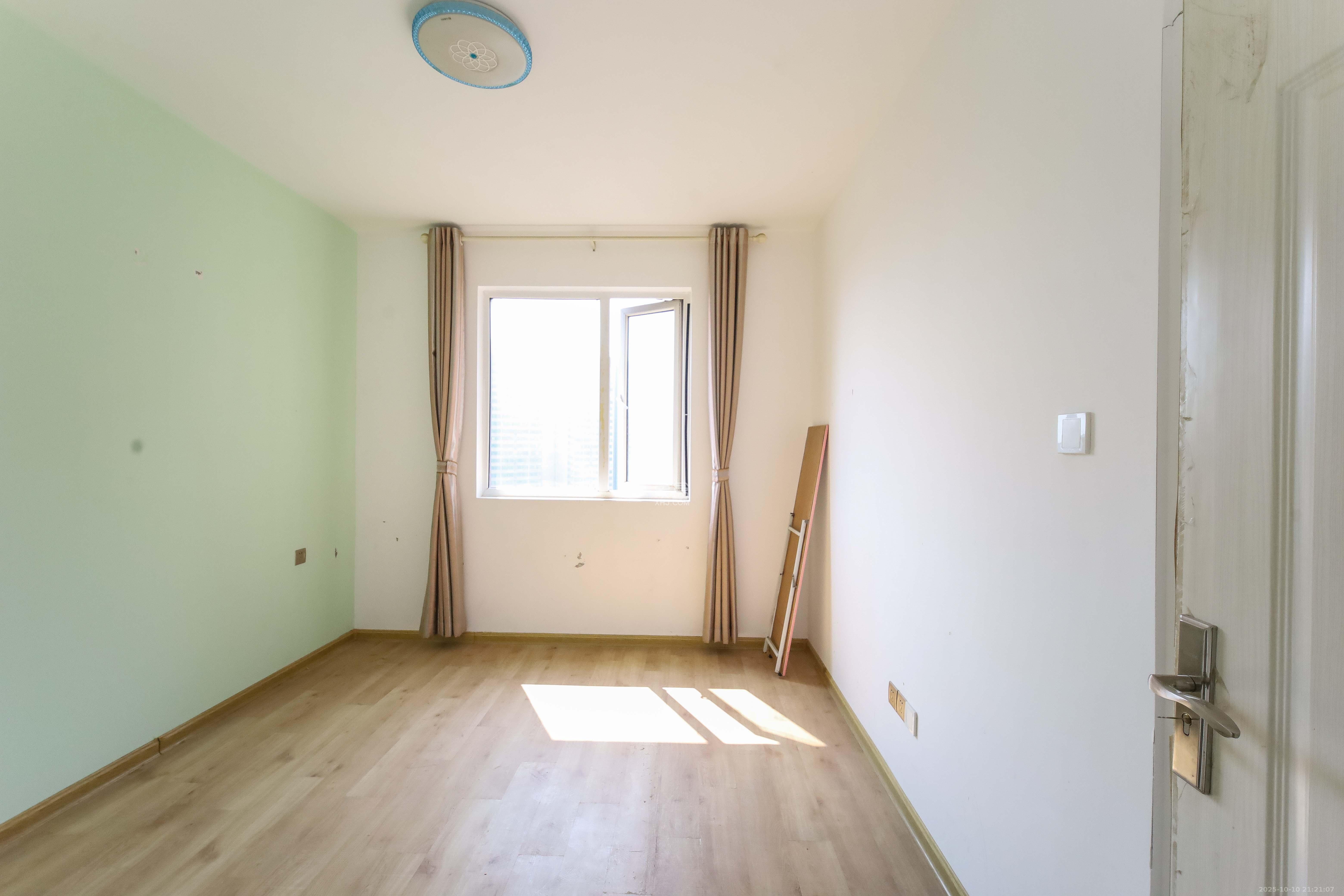 金地格林公馆  3室2厅1卫    78.0万 金地格林公馆  3室2厅1卫    78.0万卧室