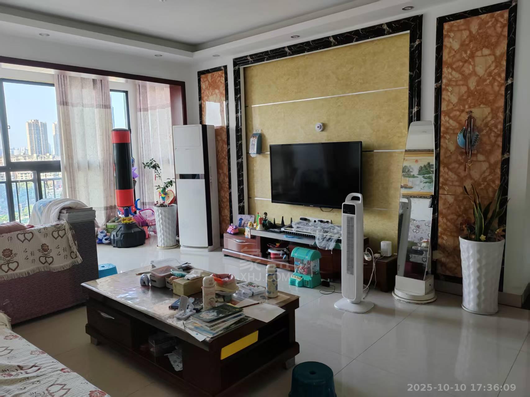 新桂广场 3室2厅2卫 1700.0元/月 新桂广场 3室2厅2卫 1700.0元/月室内图