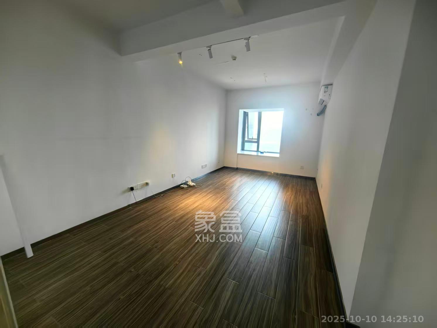 潮宗御苑 5室2厅2卫 8000.0元/月 潮宗御苑 5室2厅2卫 8000.0元/月室内图