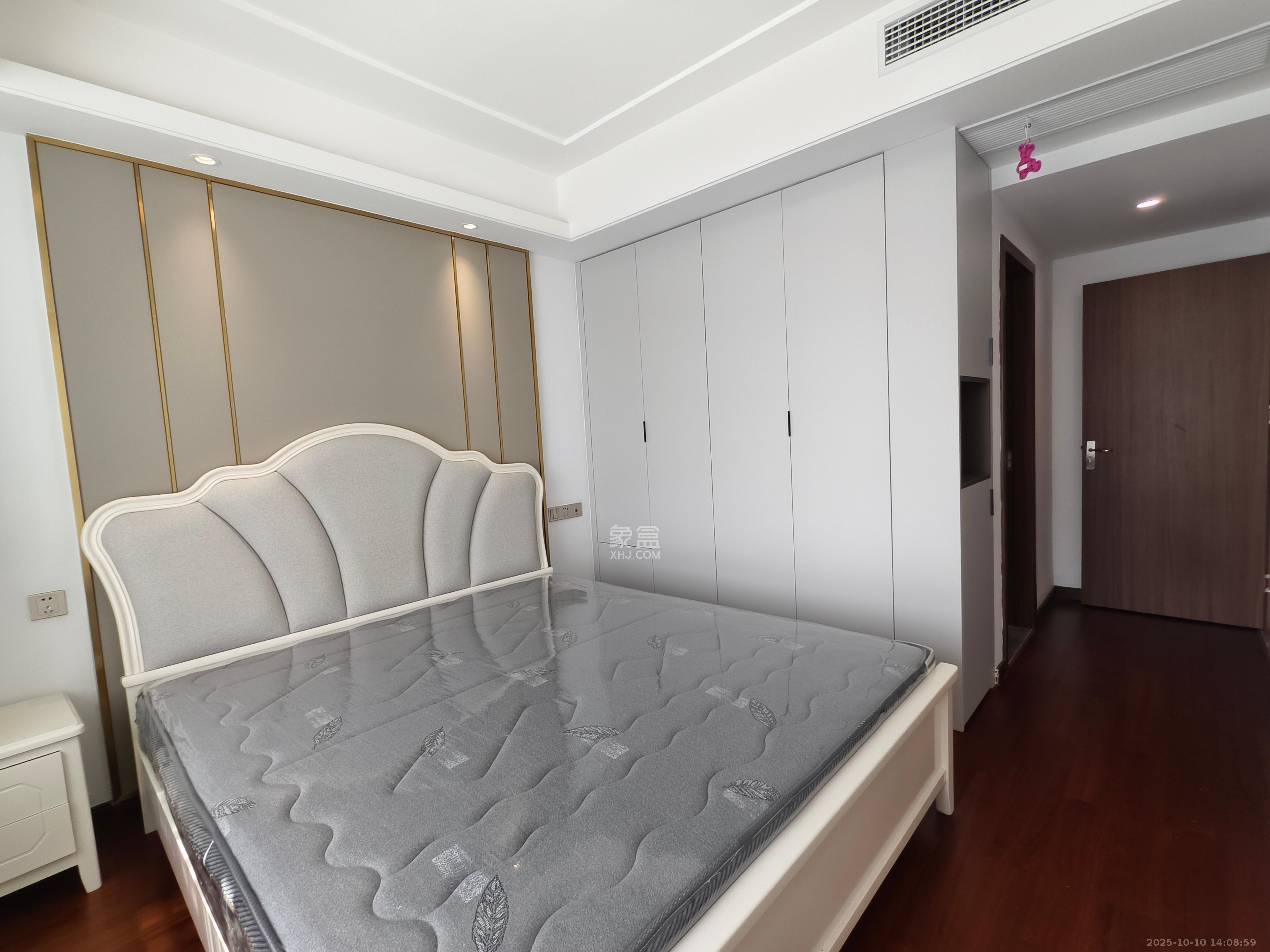 中欣楚天御府E区  3室2厅2卫    4000.0元/月室内图