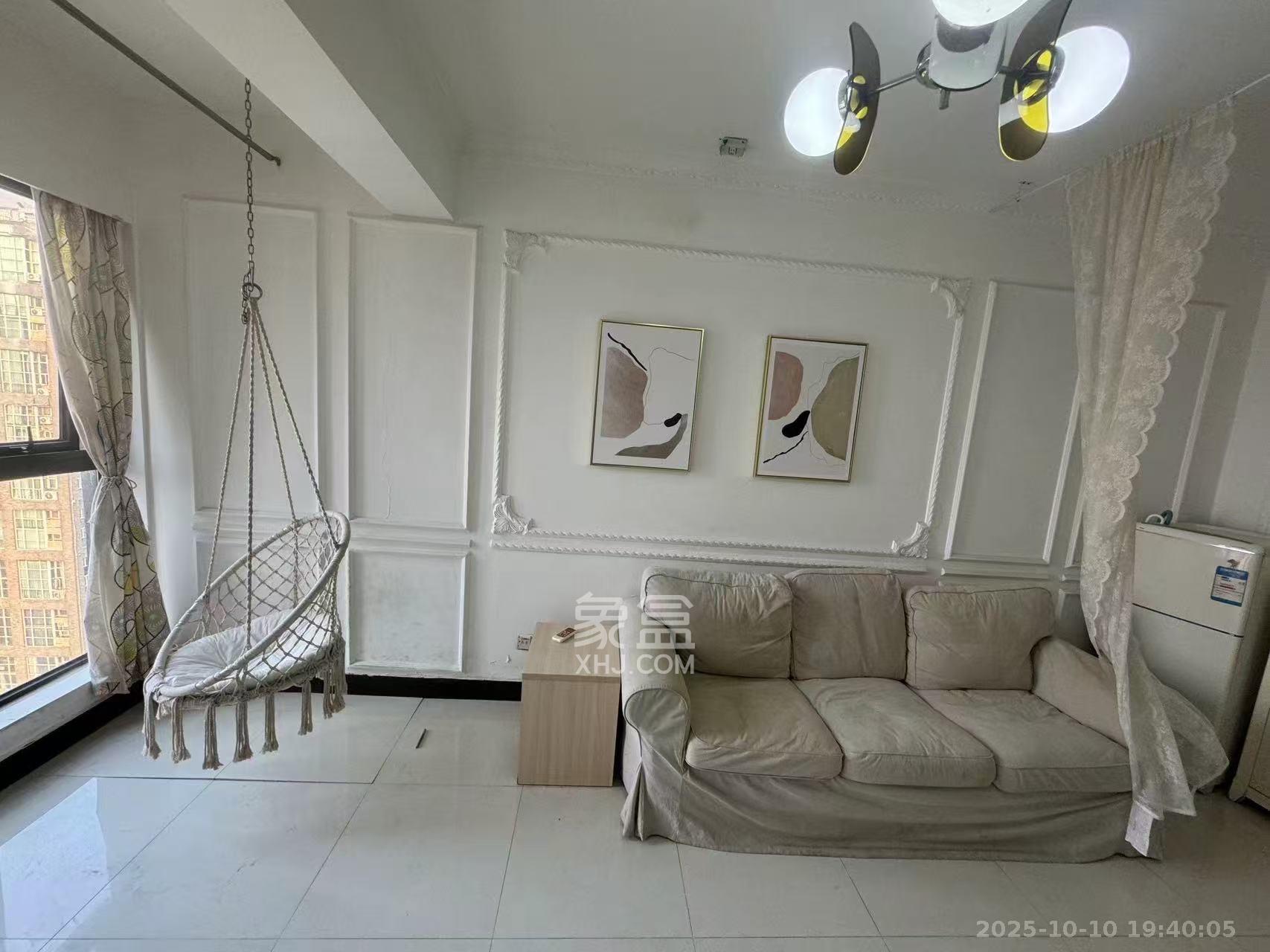 中天广场  1室1厅1卫    2000.0元/月室内图