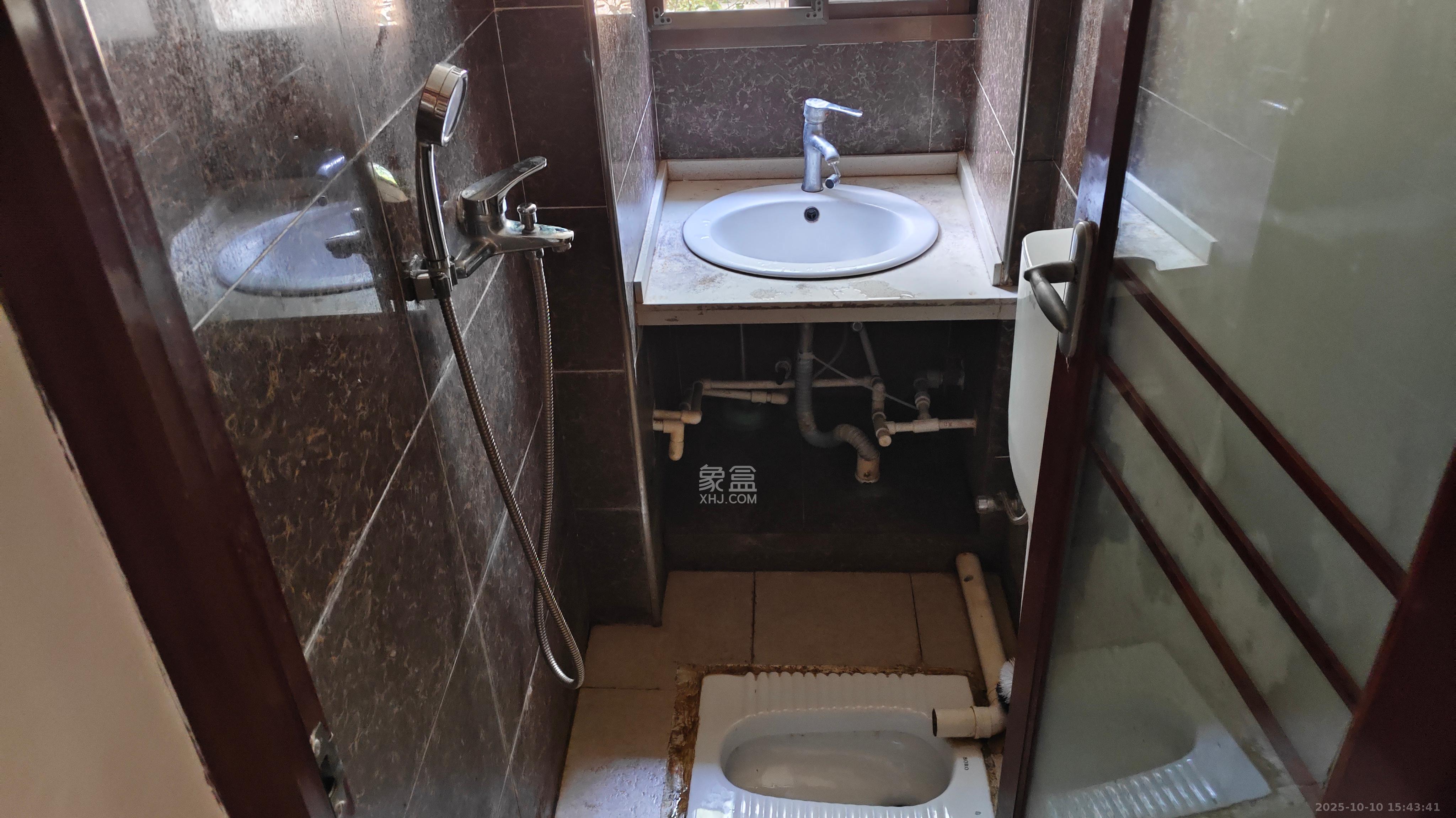 长重机械厂宿舍 2室1厅1卫 1300.0元/月 长重机械厂宿舍 2室1厅1卫 1300.0元/月室内图