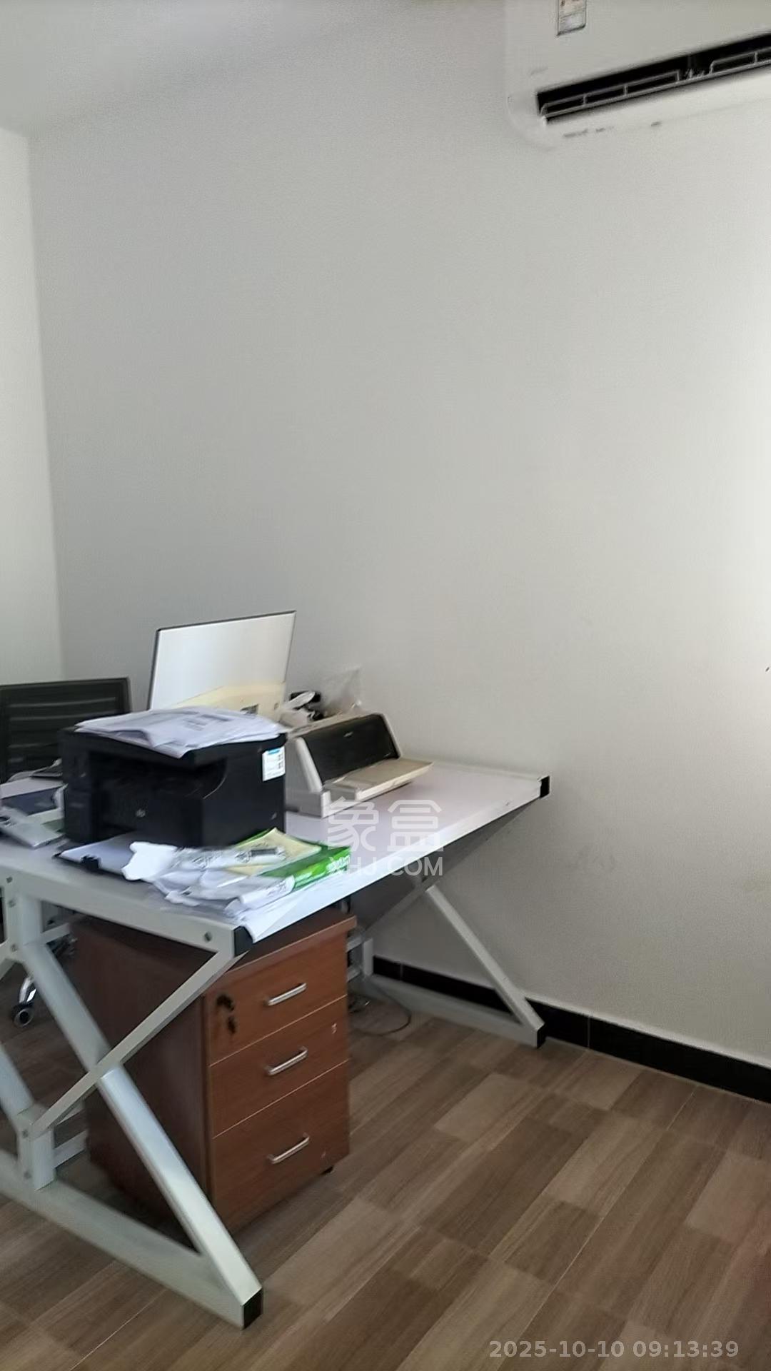 山水新城 2室2厅1卫 1800.0元/月 山水新城 2室2厅1卫 1800.0元/月室内图