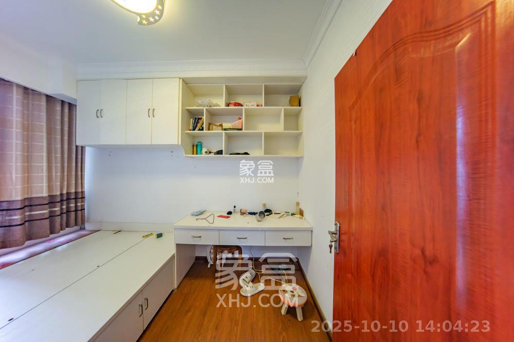 洋湖时代  3室2厅1卫    2300.0元/月 洋湖时代  3室2厅1卫    2300.0元/月室内图