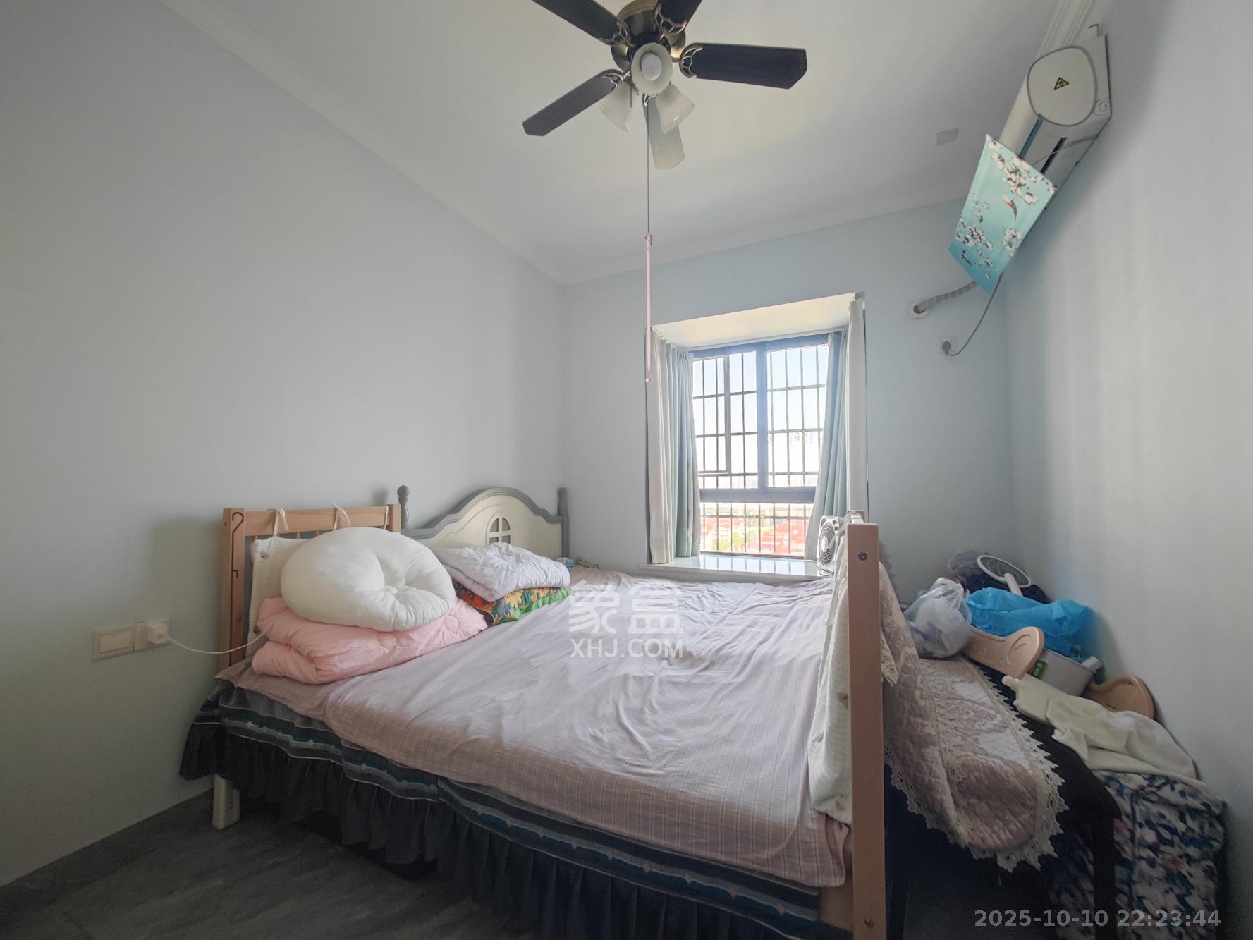 华银天际  5室2厅2卫    178.0万 华银天际  5室2厅2卫    178.0万卧室