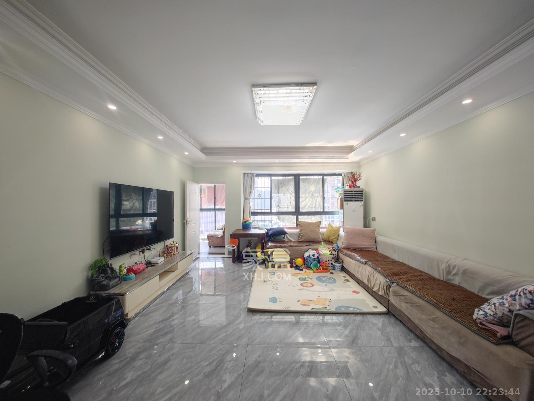 华银天际  5室2厅2卫    178.0万 华银天际  5室2厅2卫    178.0万室内图1