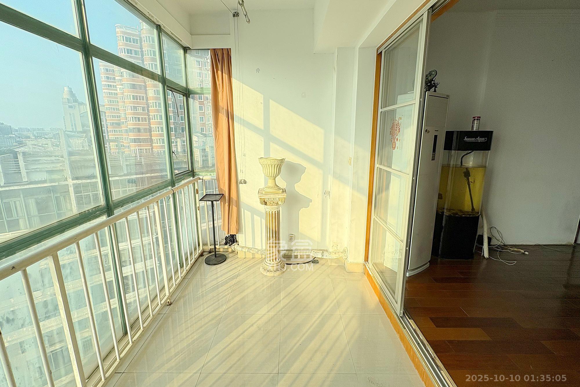 梦泽园  4室2厅1卫    220.0万 梦泽园  4室2厅1卫    220.0万阳台