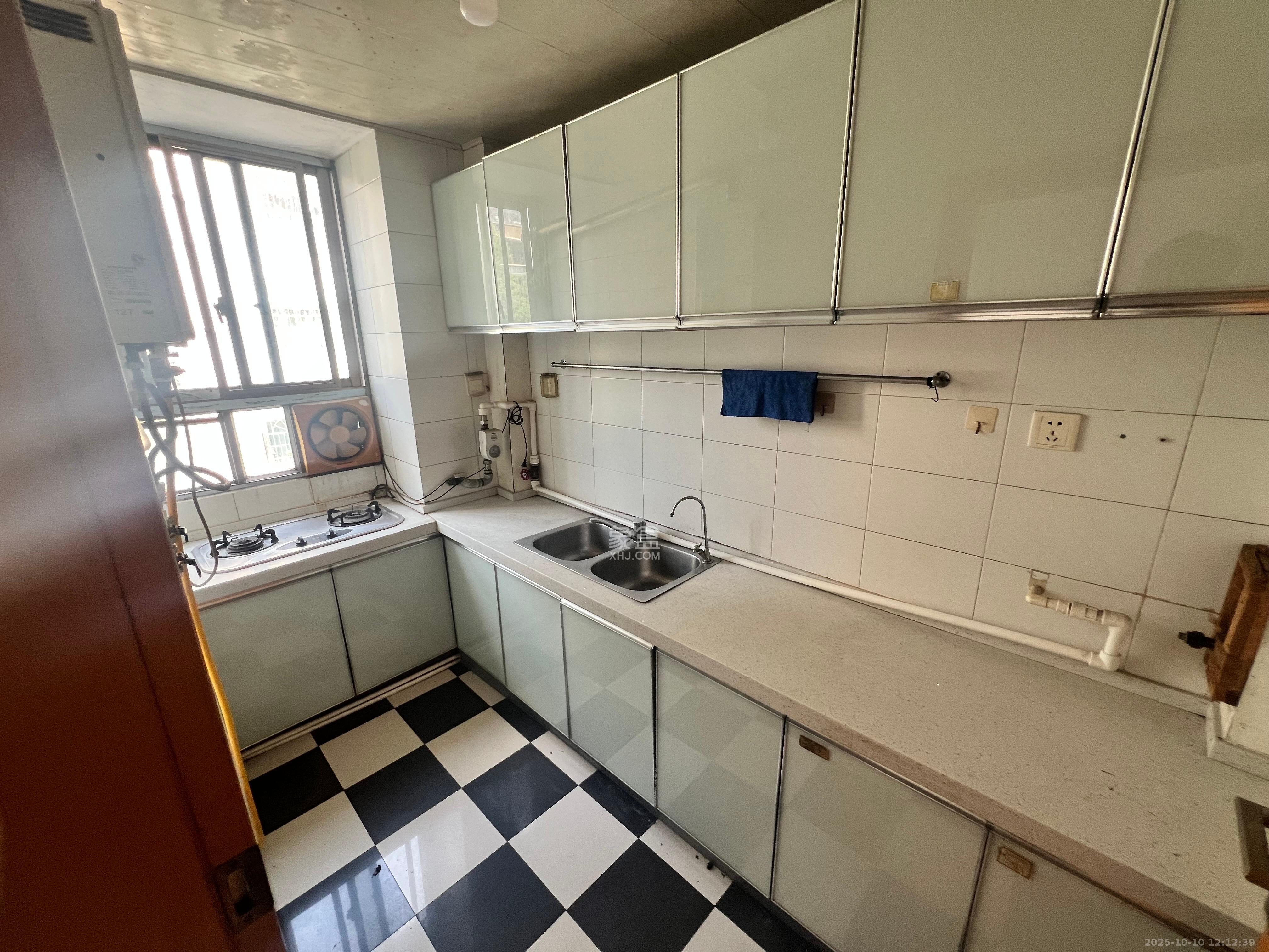 湖南中医药大学梨子山宿舍 2室2厅1卫 1800.0元/月 湖南中医药大学梨子山宿舍 2室2厅1卫 1800.0元/月室内图