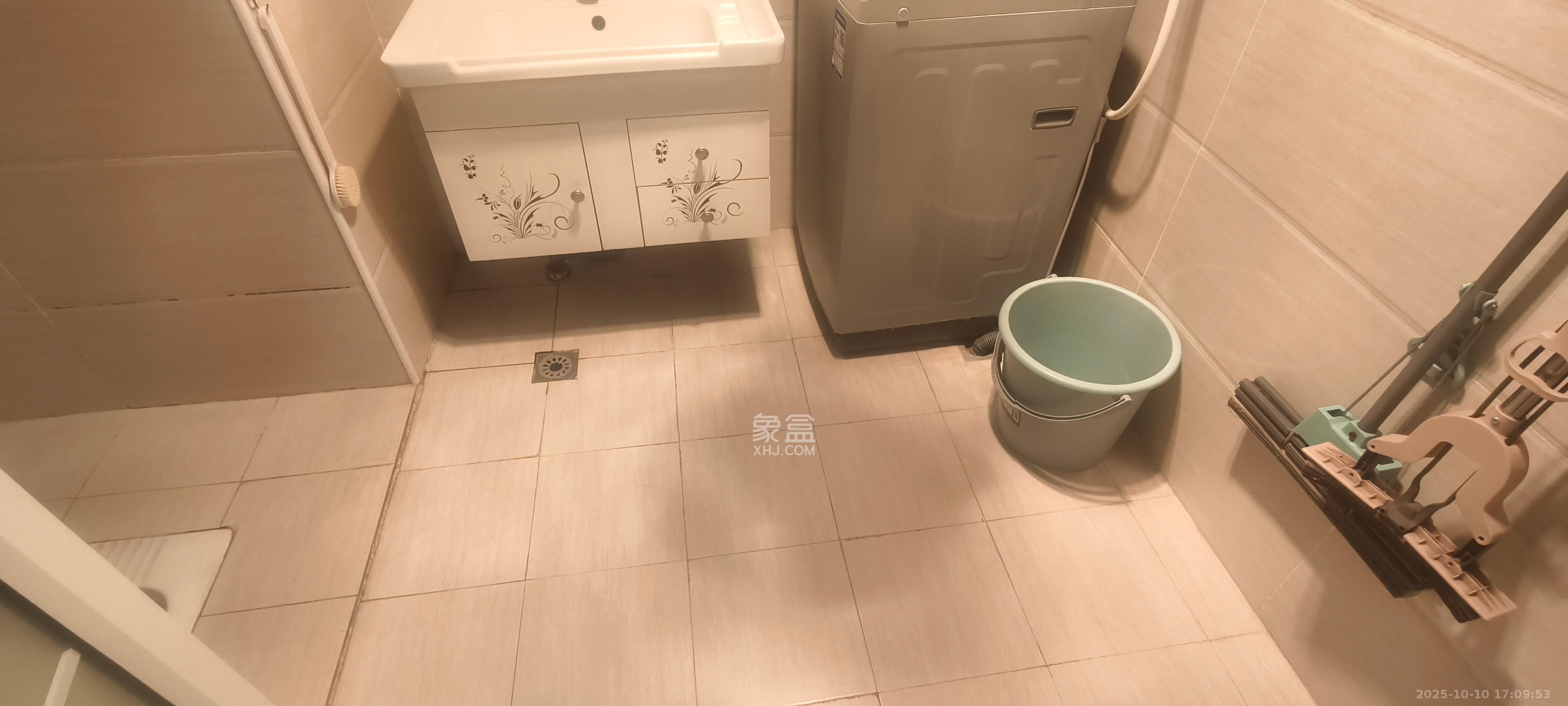 鑫远玲珑  1室1厅1卫    1350.0元/月 鑫远玲珑  1室1厅1卫    1350.0元/月室内图