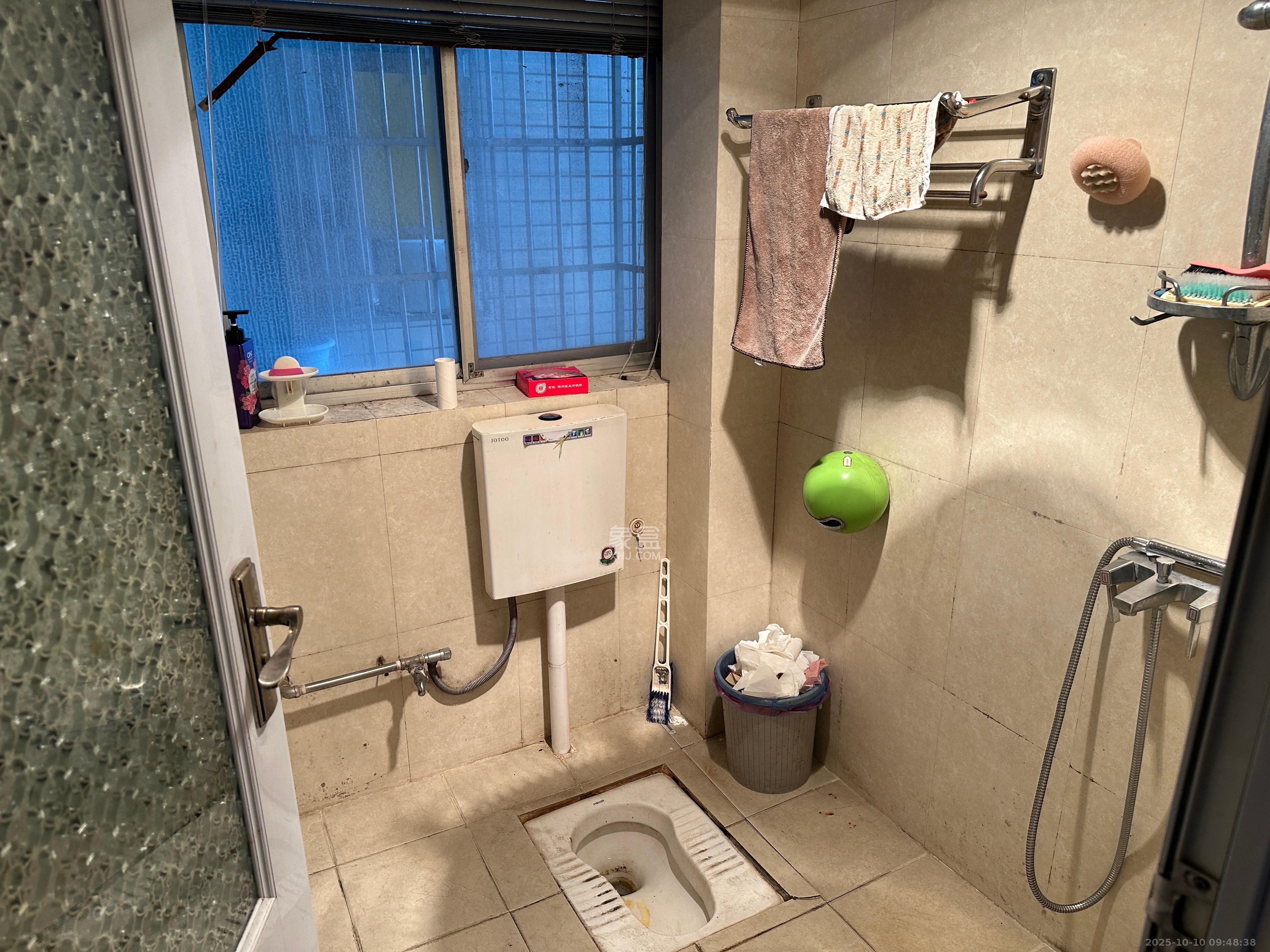 怡人园小区 2室1厅2卫 2500.0元/月 怡人园小区 2室1厅2卫 2500.0元/月室内图