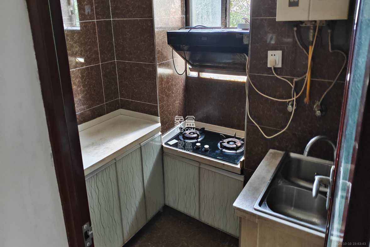 长重机械厂宿舍 2室1厅1卫 1300.0元/月 长重机械厂宿舍 2室1厅1卫 1300.0元/月室内图