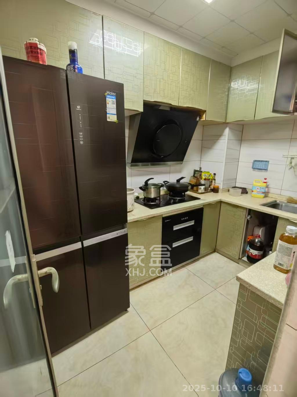 英郡年华  3室2厅1卫    2500.0元/月 英郡年华  3室2厅1卫    2500.0元/月室内图