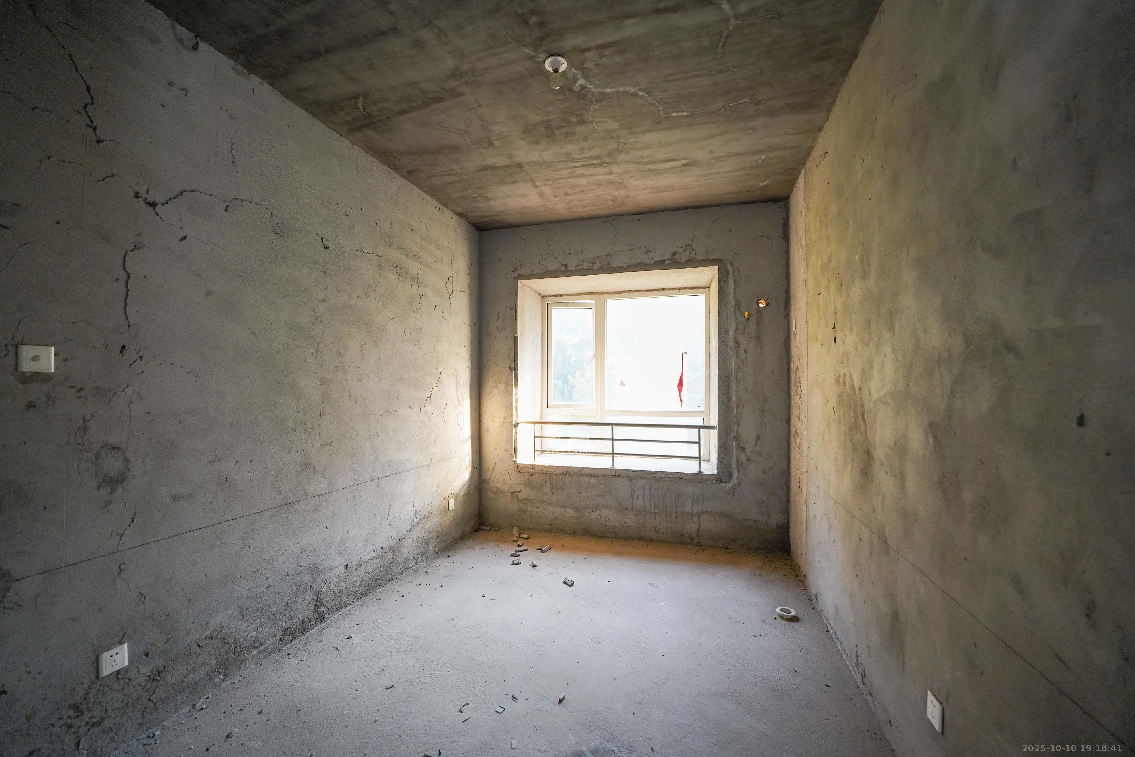 嘉华城（一期）  4室2厅2卫    150.0万卧室