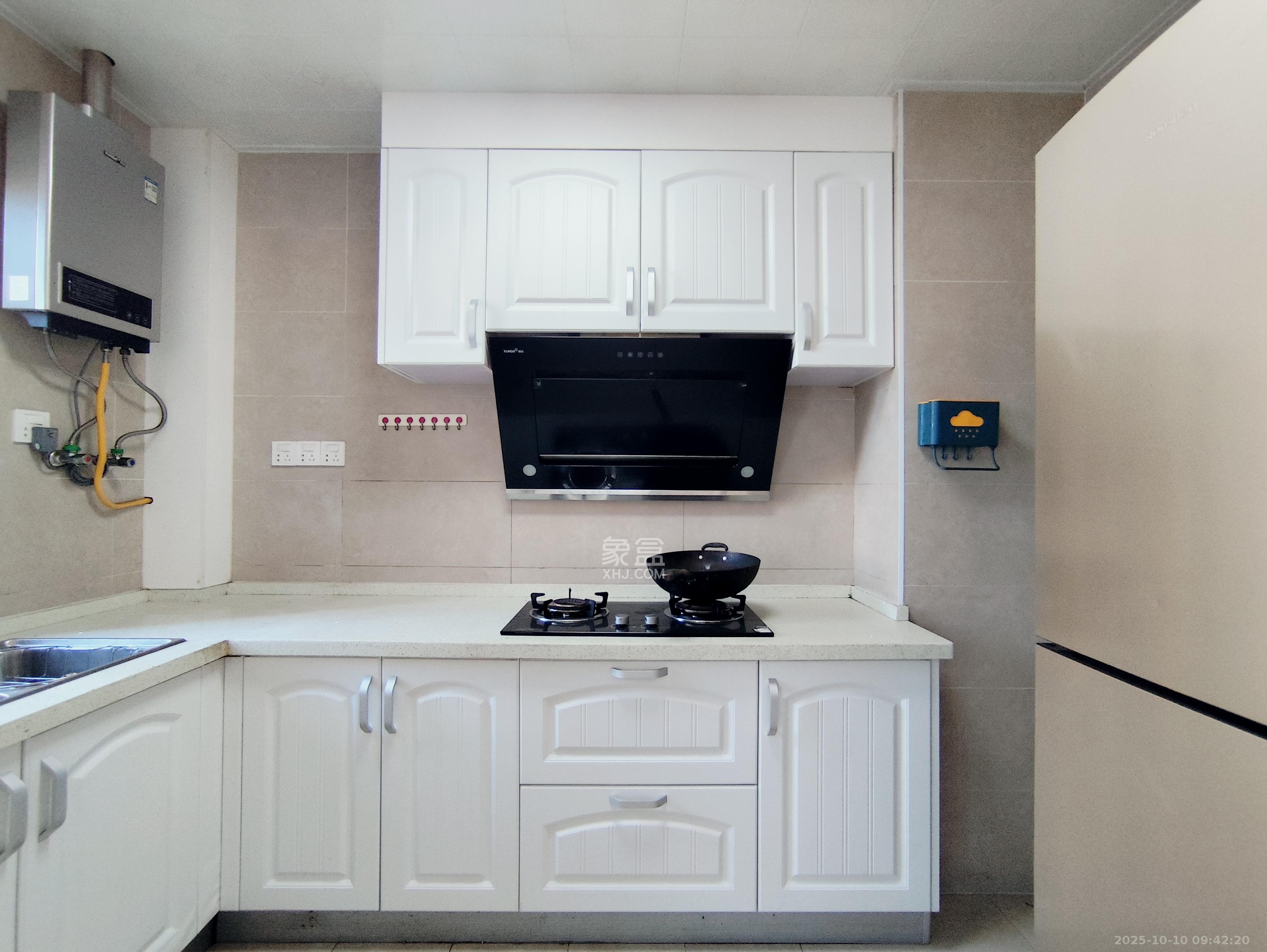 辉宏橄榄城  4室2厅2卫    2200.0元/月室内图