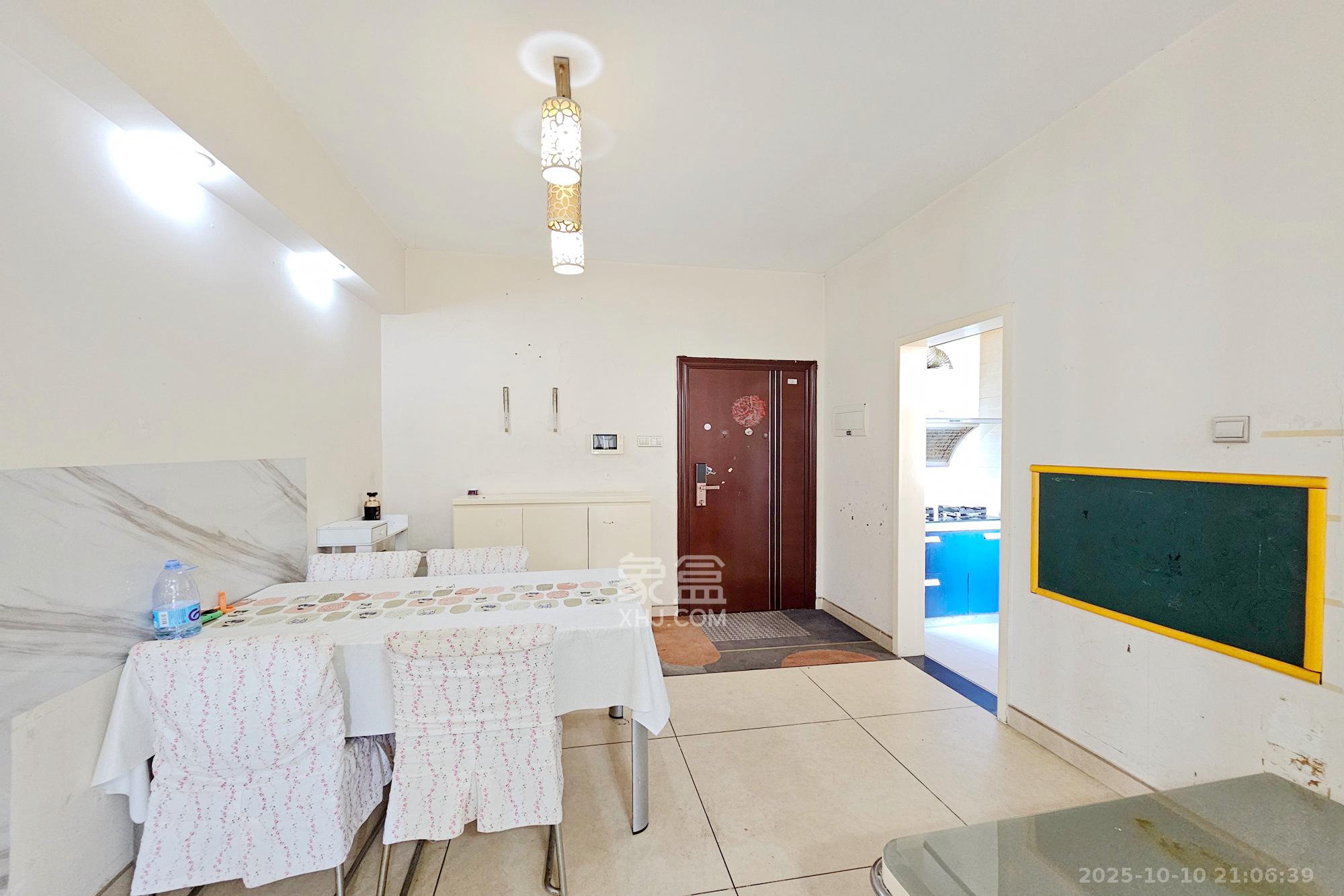 星城映象  2室2厅1卫    68.0万客厅