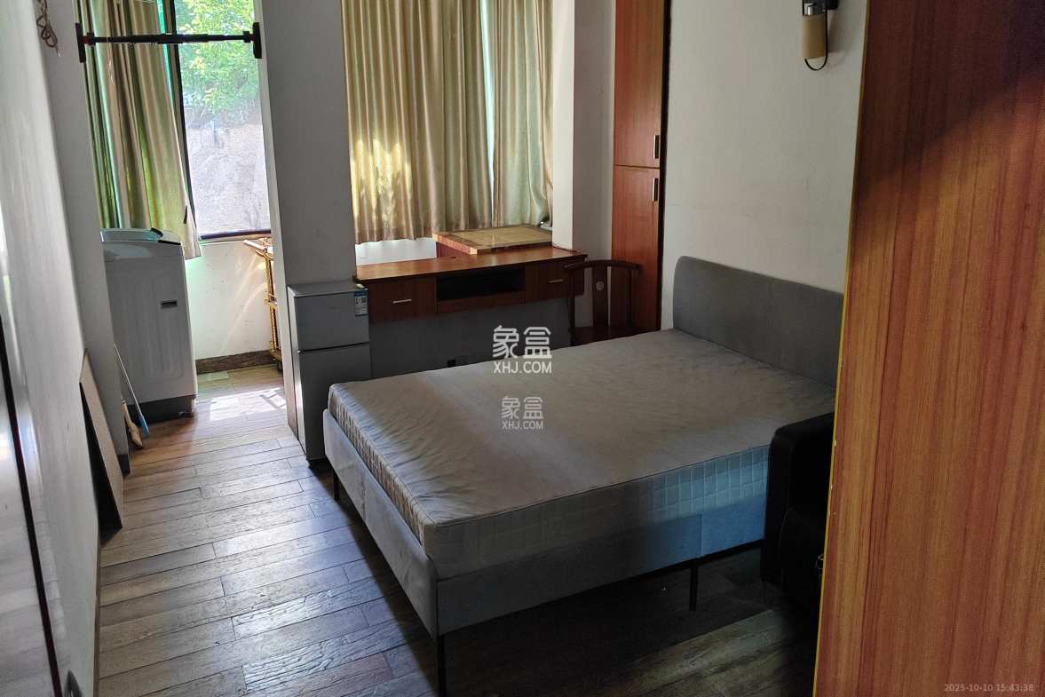 长重机械厂宿舍 2室1厅1卫 1300.0元/月 长重机械厂宿舍 2室1厅1卫 1300.0元/月室内图