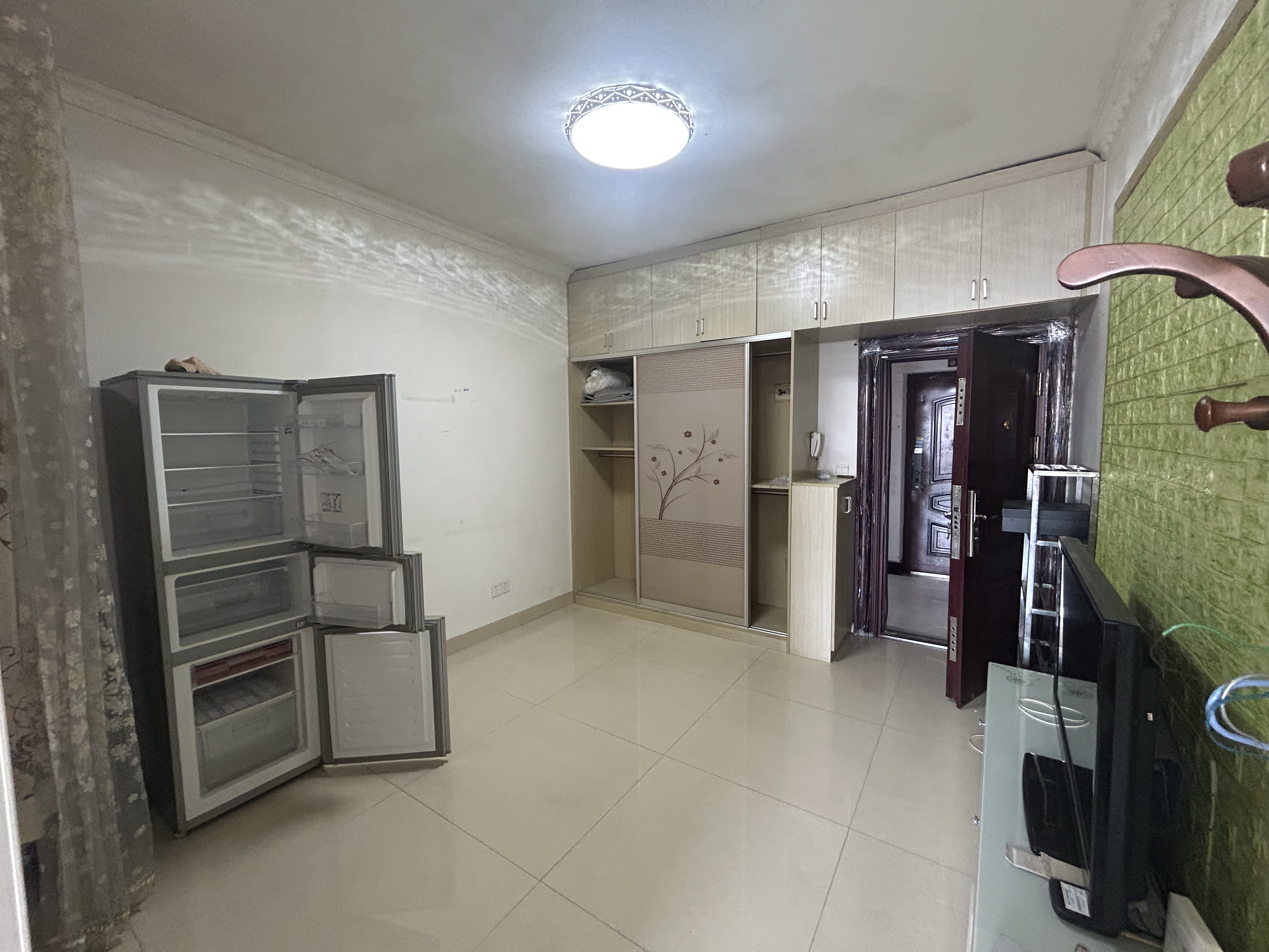 鸿泰国际 1室1厅1卫 23.8万 鸿泰国际 1室1厅1卫 23.8万客厅