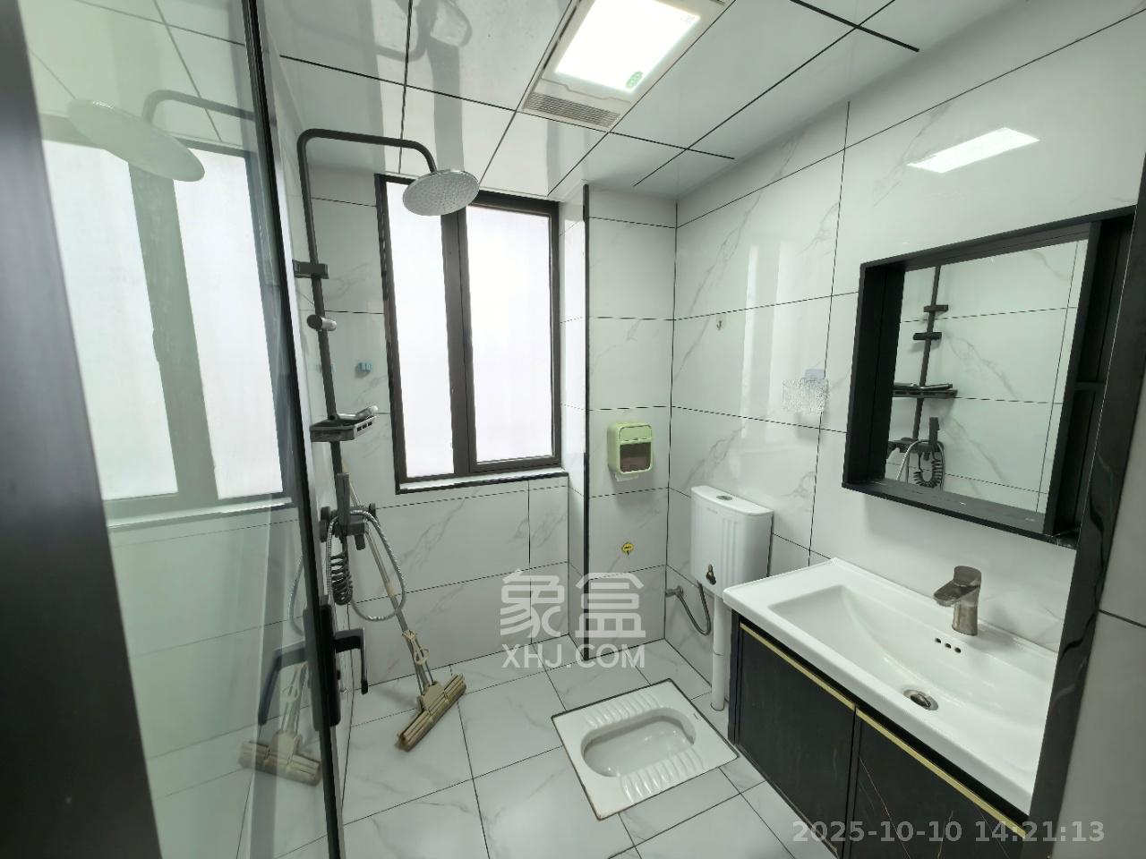 和润园三期  2室2厅1卫    2400.0元/月室内图