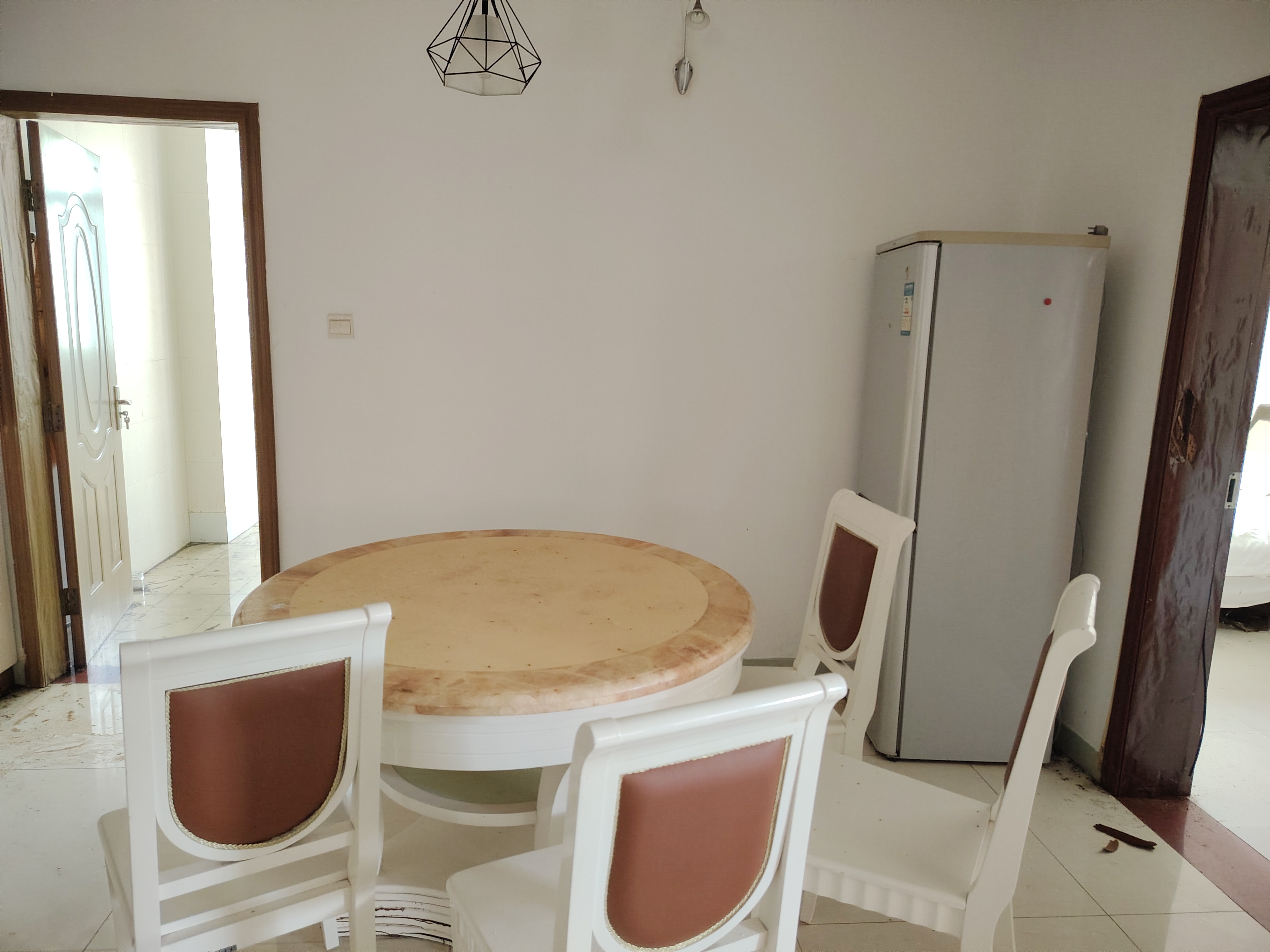 顺发新村 6室4厅3卫 5000.0元/月 顺发新村 6室4厅3卫 5000.0元/月室内图