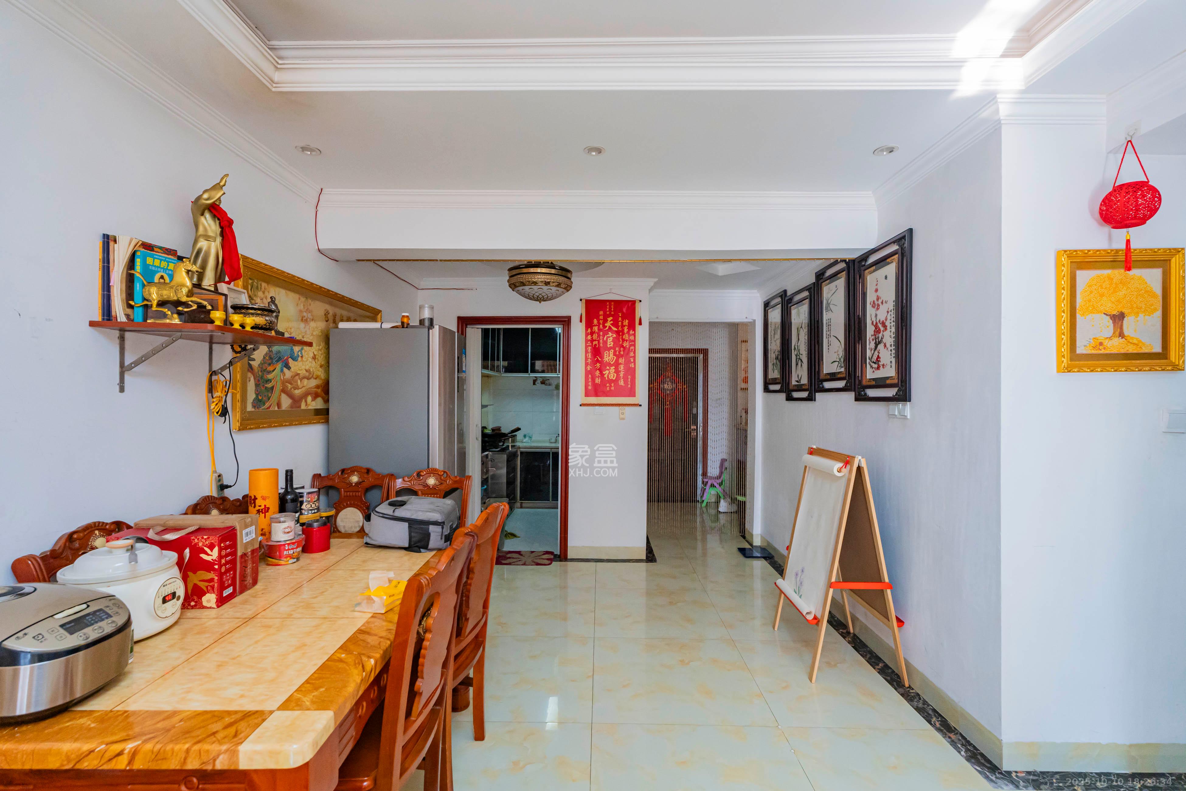 海洋半岛（月珑湾）  3室2厅1卫    87.0万客厅