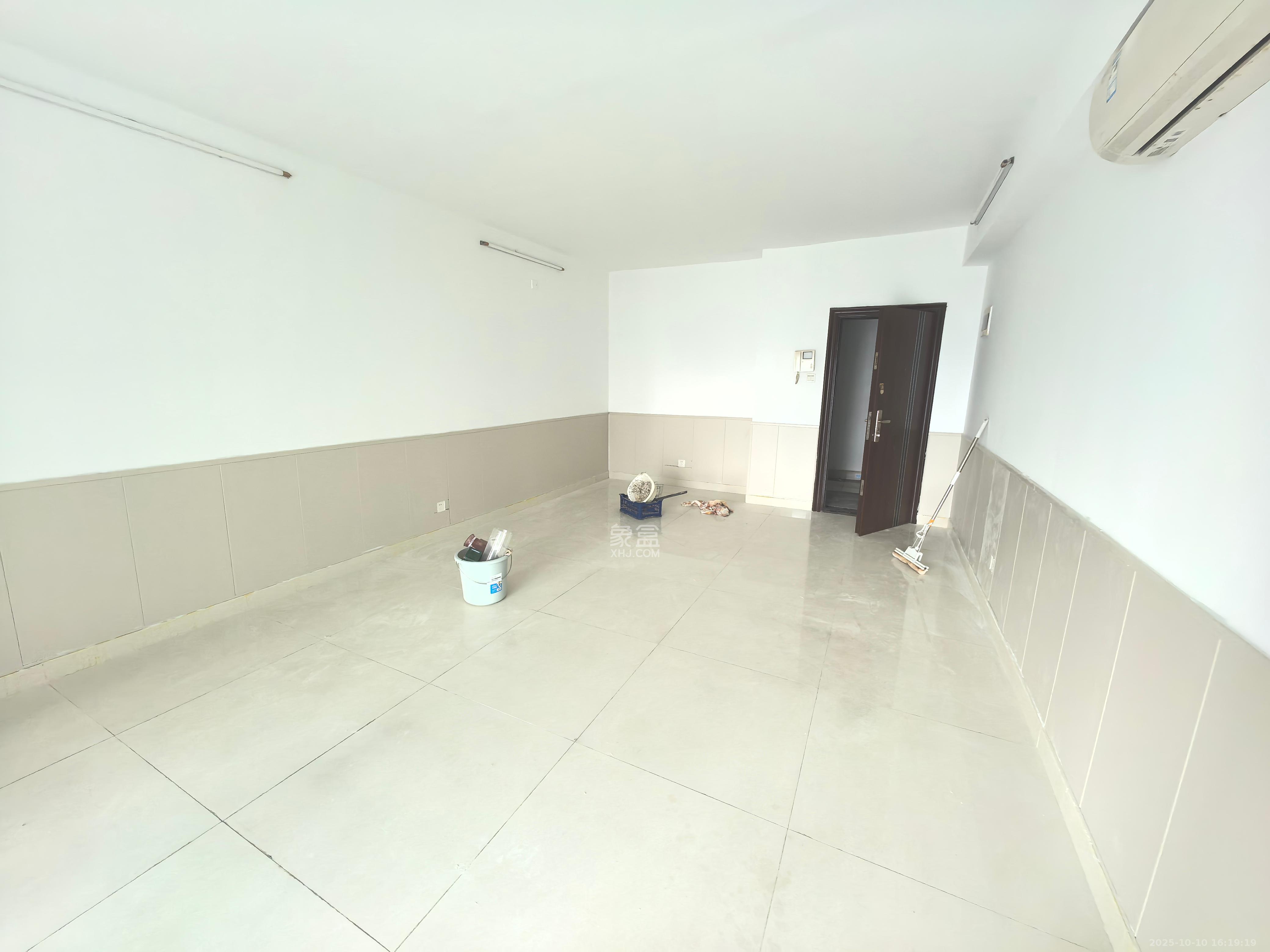 东一国际  1室1厅1卫    1400.0元/月室内图