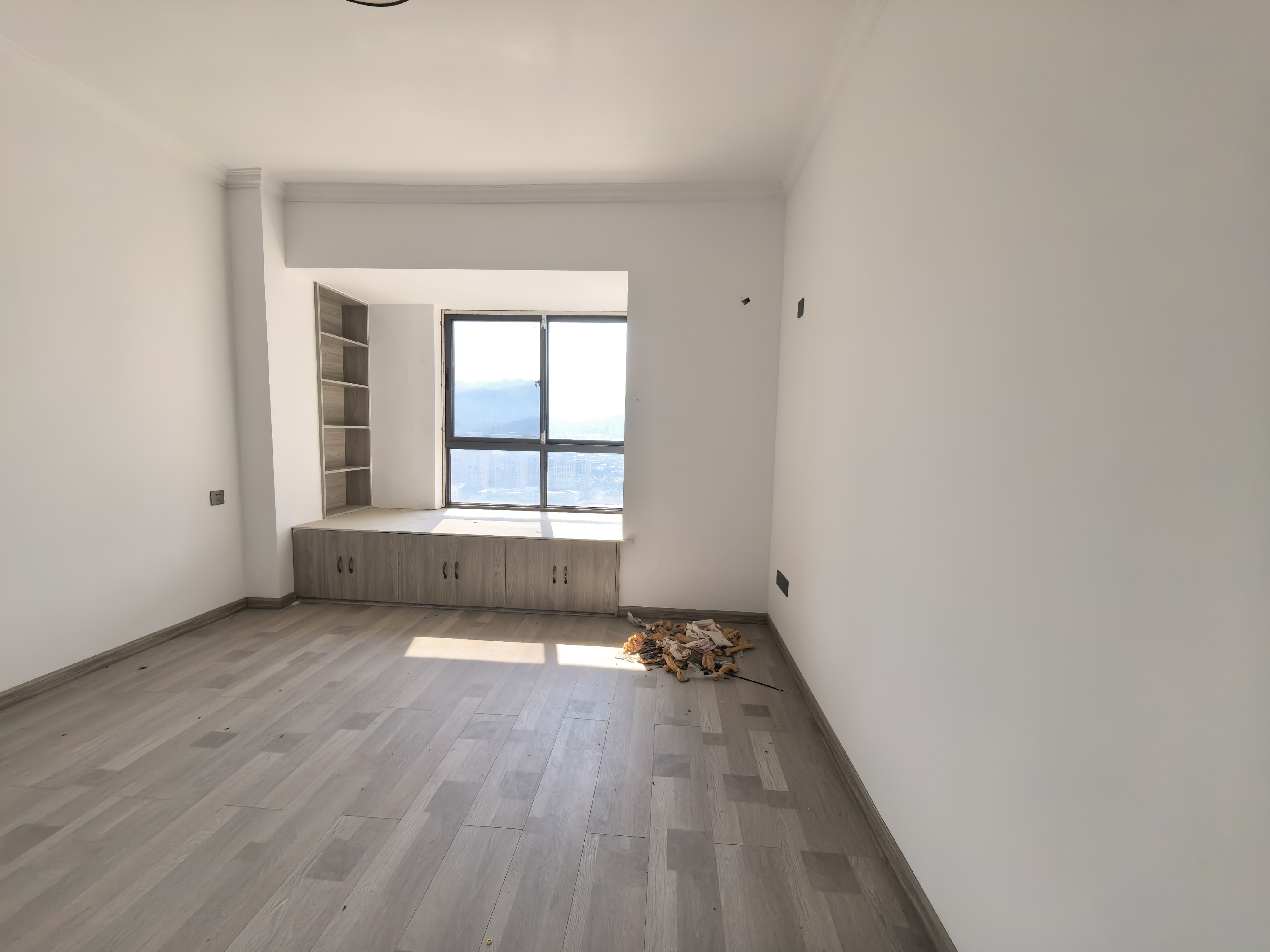 锦绣边城  3室2厅2卫    65.0万客厅