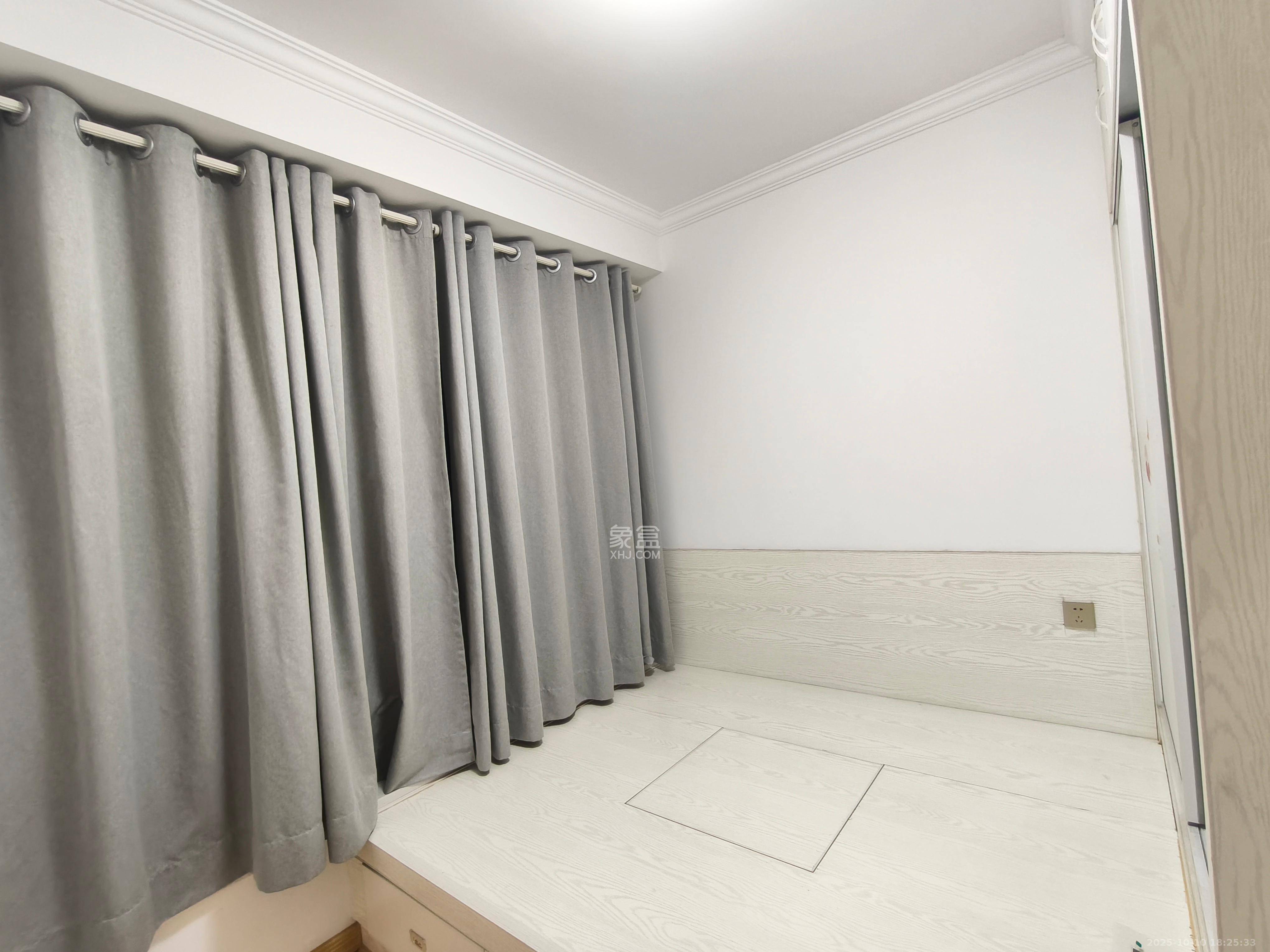 国泰九龙湾  3室2厅1卫    1900.0元/月 国泰九龙湾  3室2厅1卫    1900.0元/月室内图