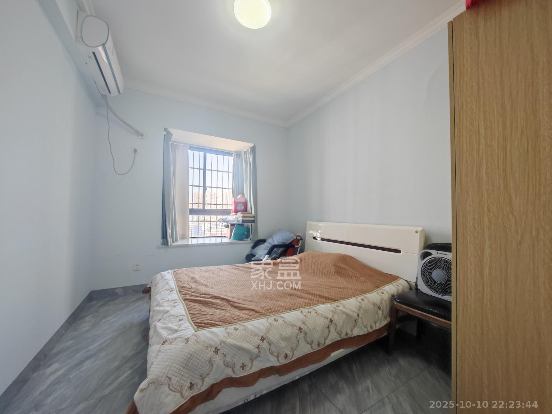 华银天际  5室2厅2卫    178.0万 华银天际  5室2厅2卫    178.0万卧室