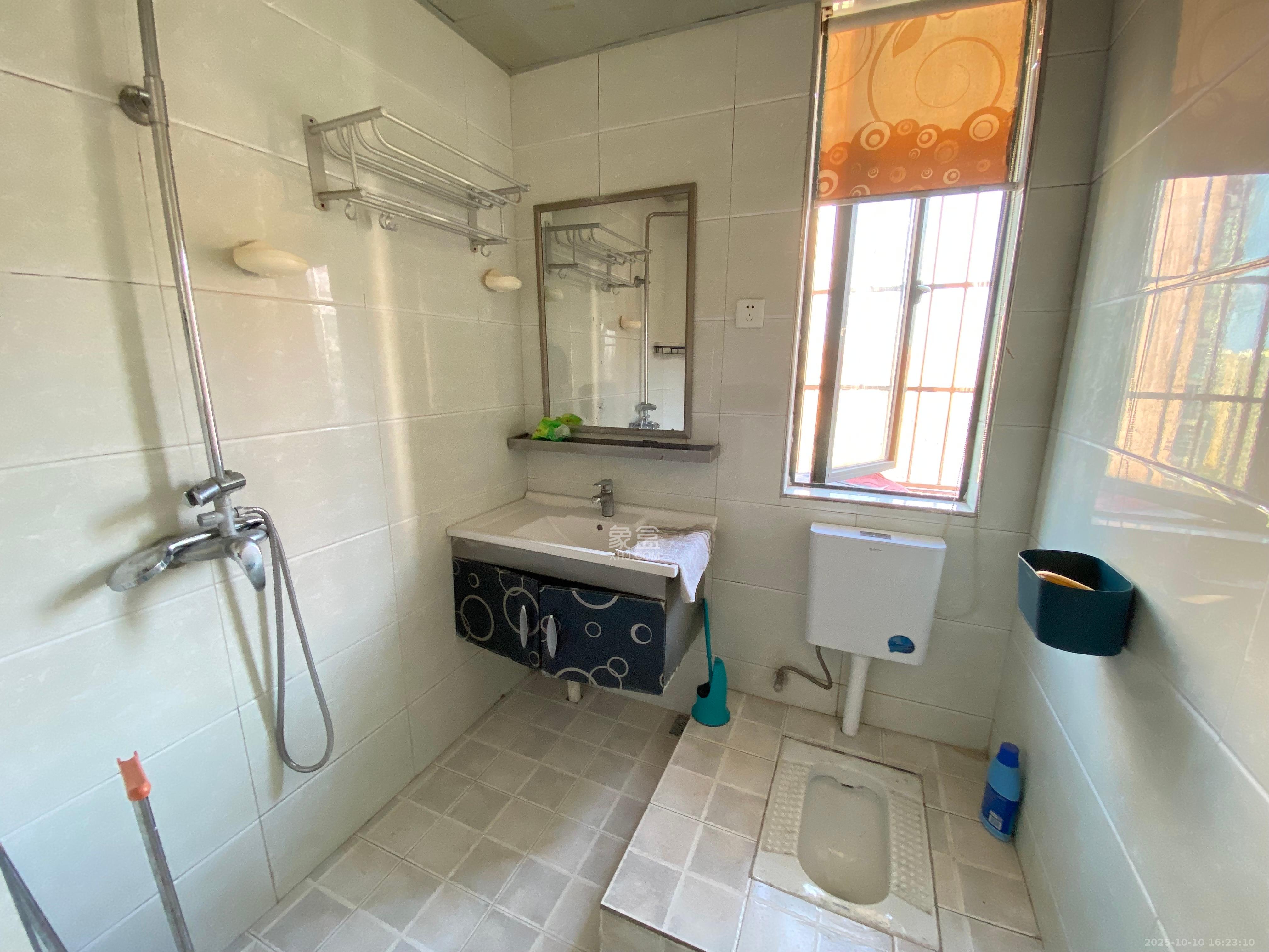 尊邸华庭 1室1厅1卫 1600.0元/月 尊邸华庭 1室1厅1卫 1600.0元/月室内图