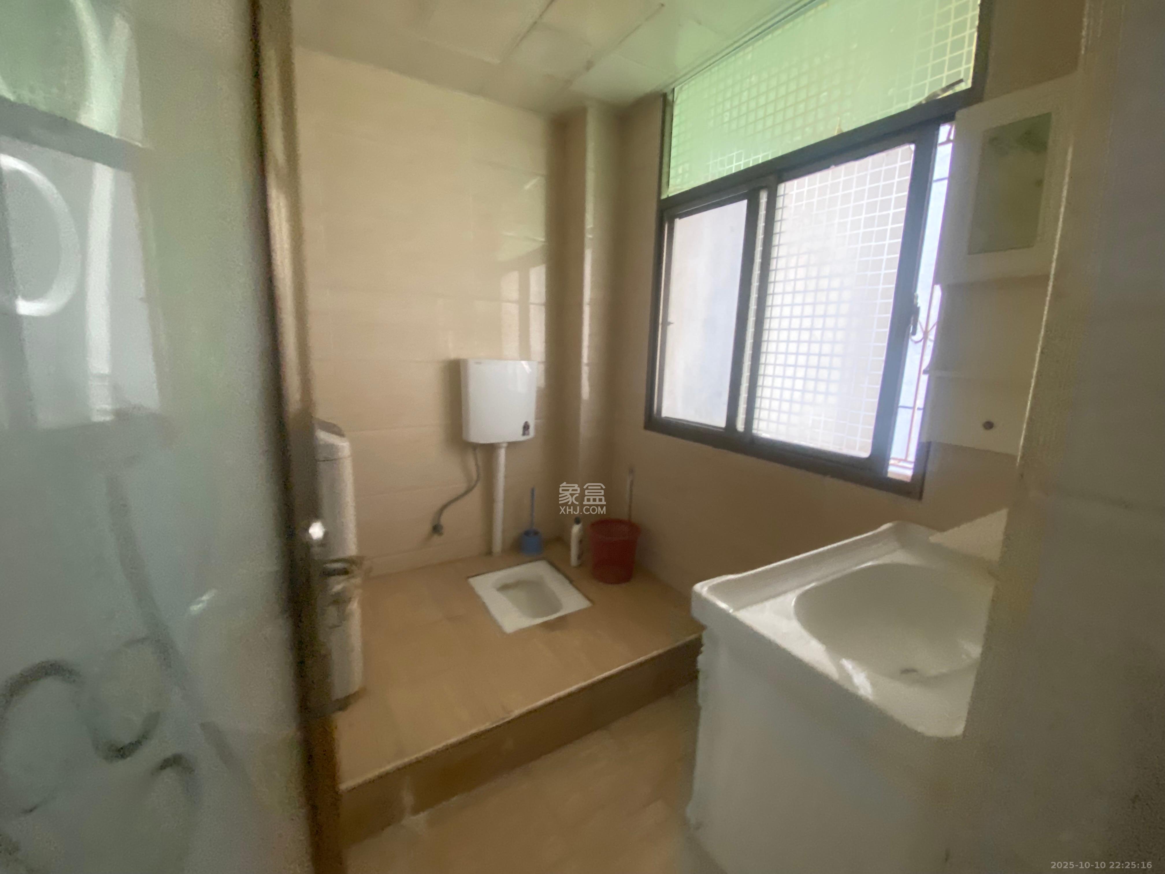 先福安置小区 1室1厅1卫 1000.0元/月 先福安置小区 1室1厅1卫 1000.0元/月室内图