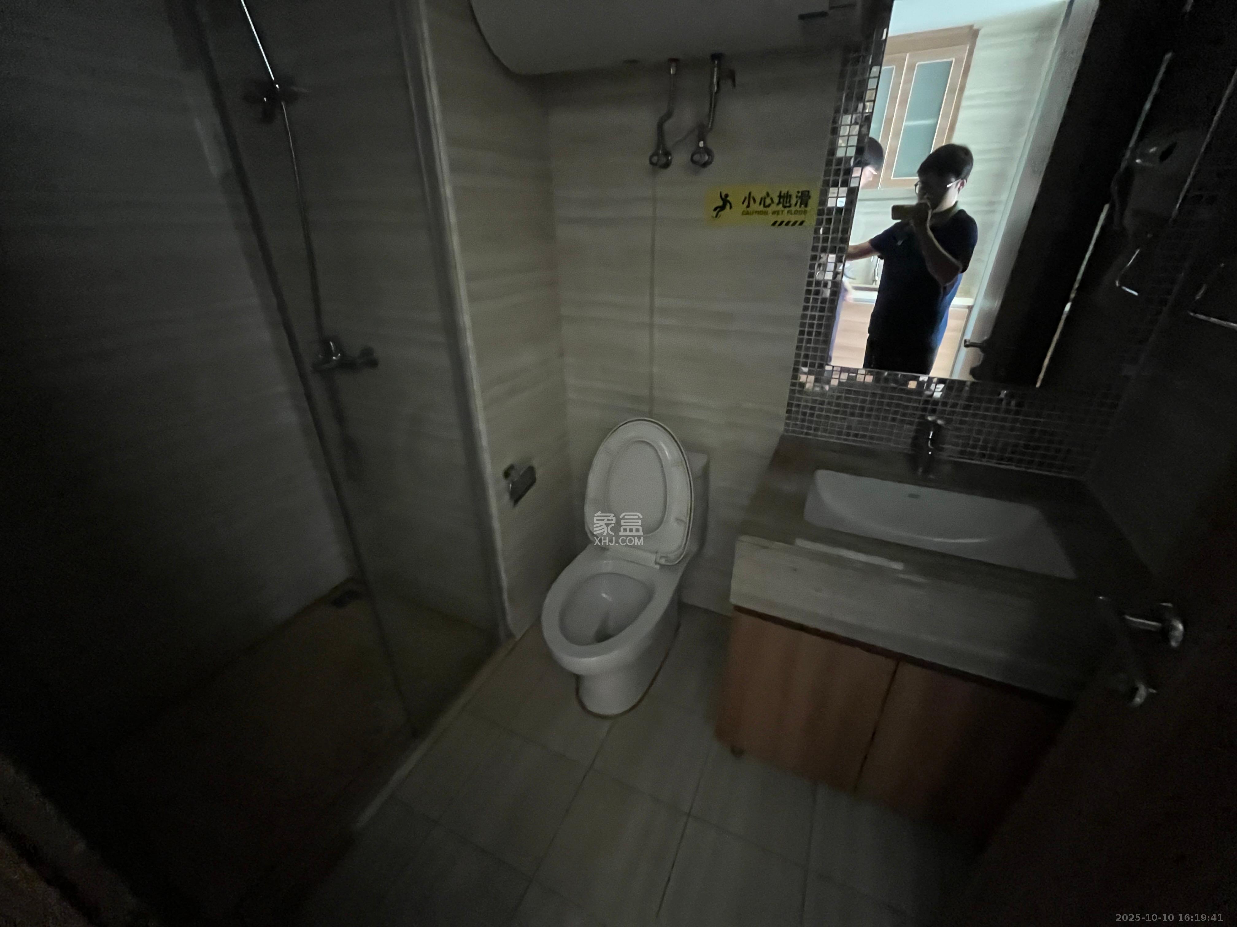 恒大国际广场  1室1厅1卫    1800.0元/月 恒大国际广场  1室1厅1卫    1800.0元/月室内图