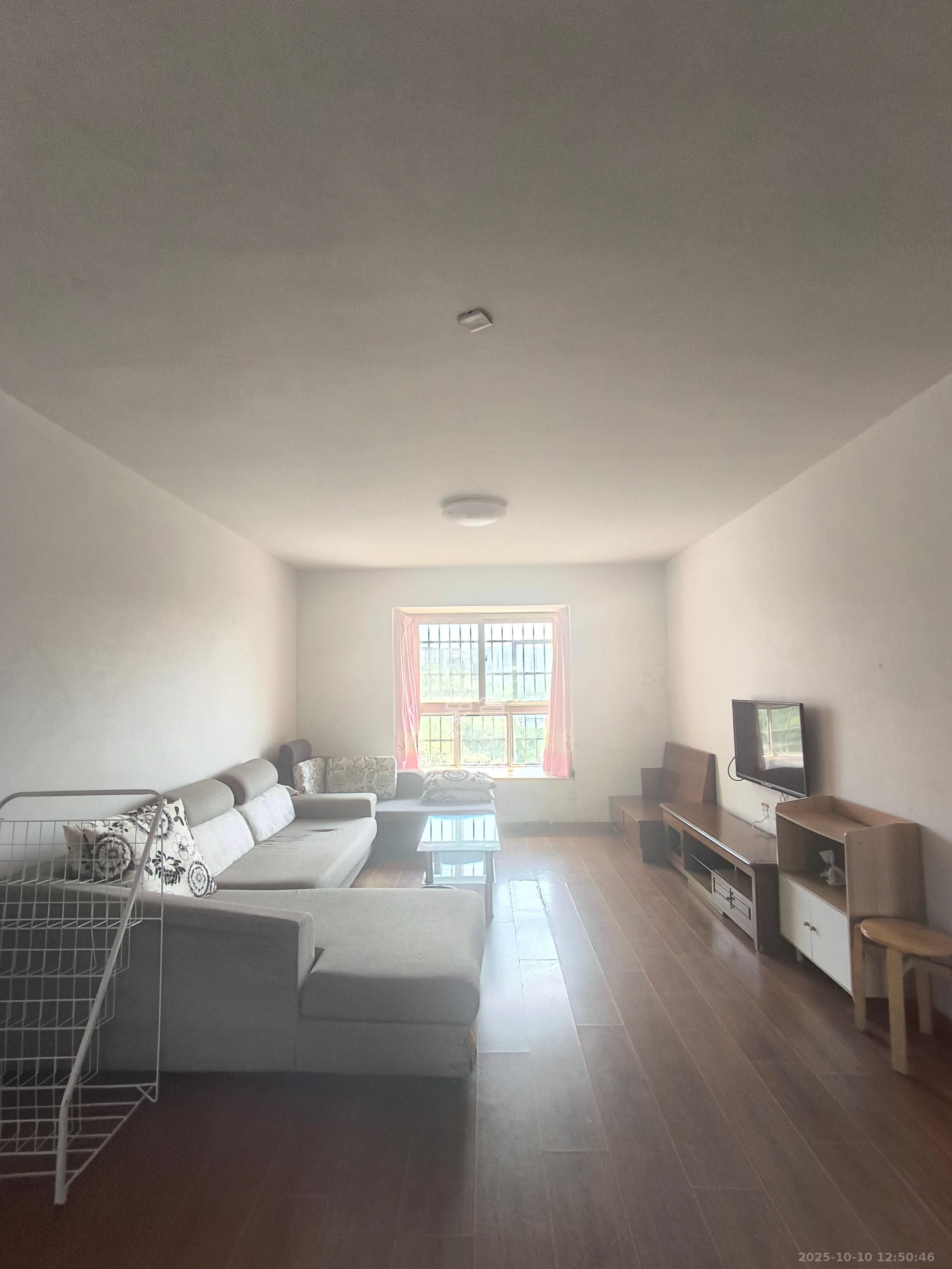 弘欣公寓  2室1厅1卫    1800.0元/月 弘欣公寓  2室1厅1卫    1800.0元/月室内图