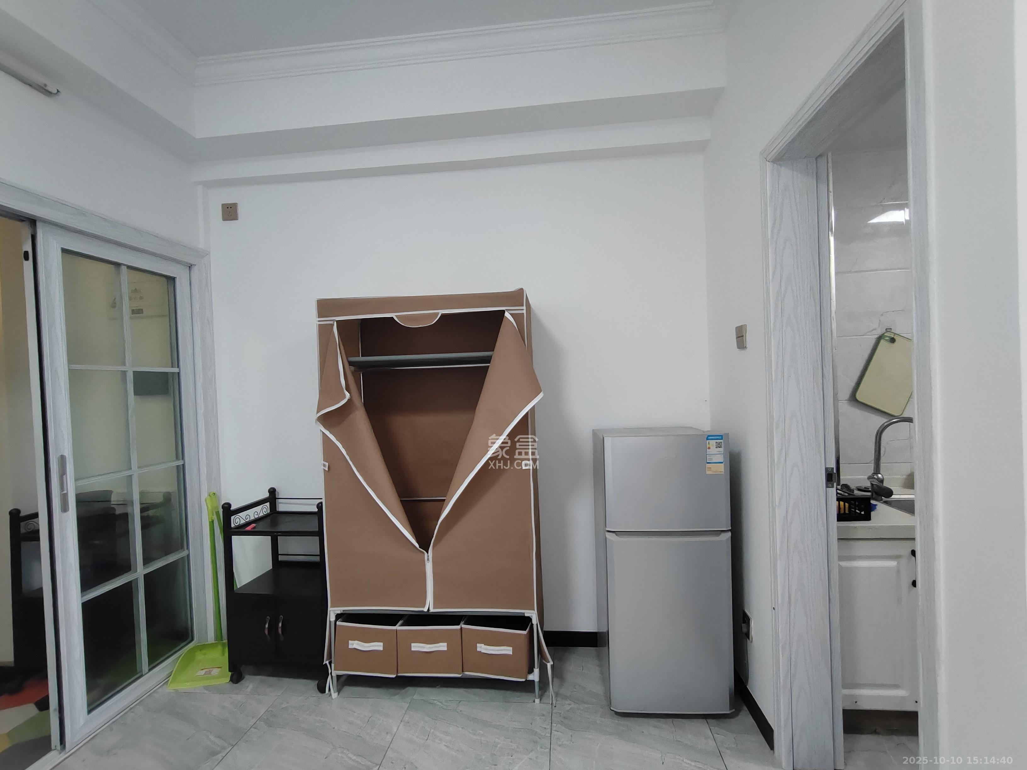 第六都（陆都小区）  1室1厅1卫    1600.0元/月室内图