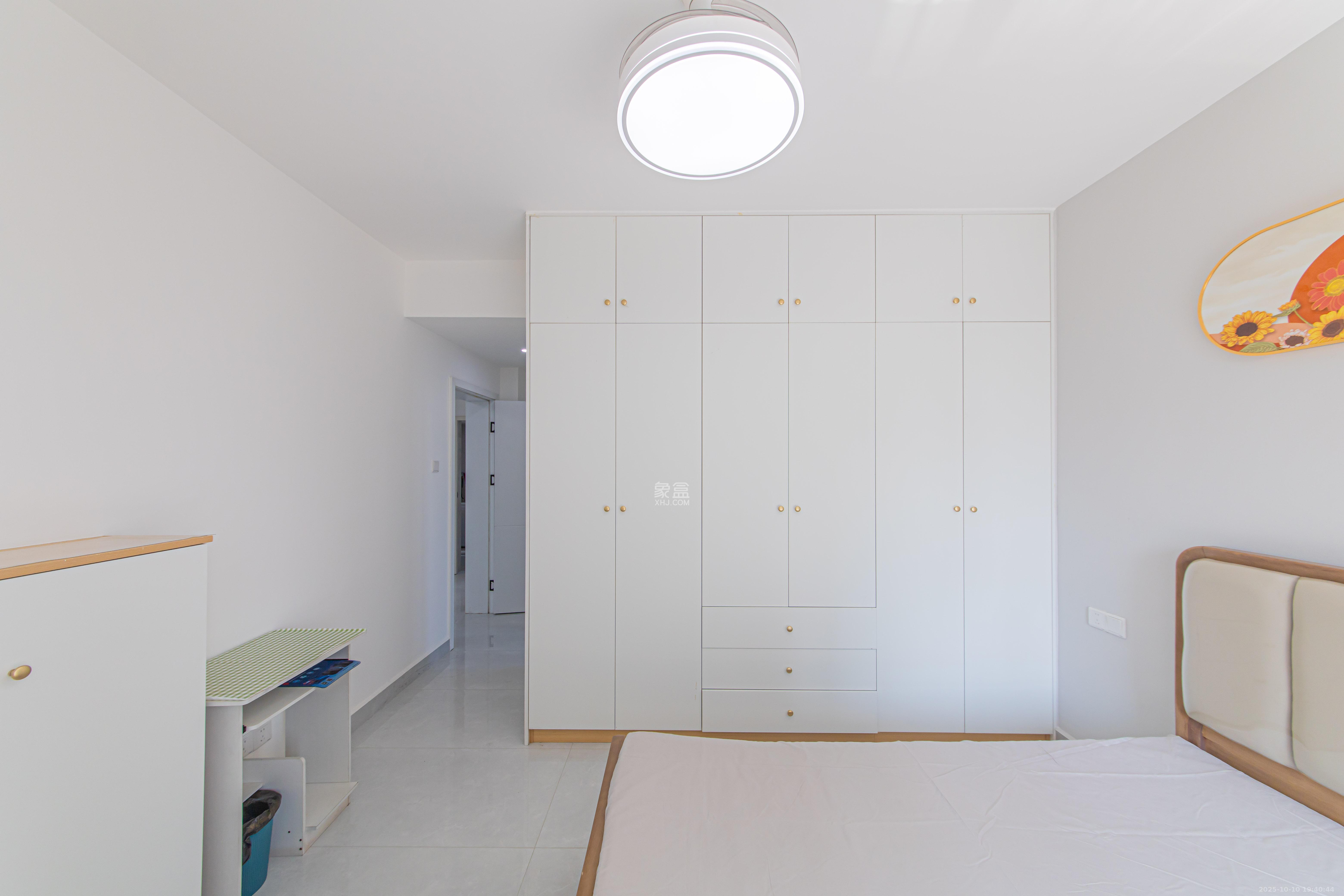 九峰远见  3室2厅2卫    155.0万卧室