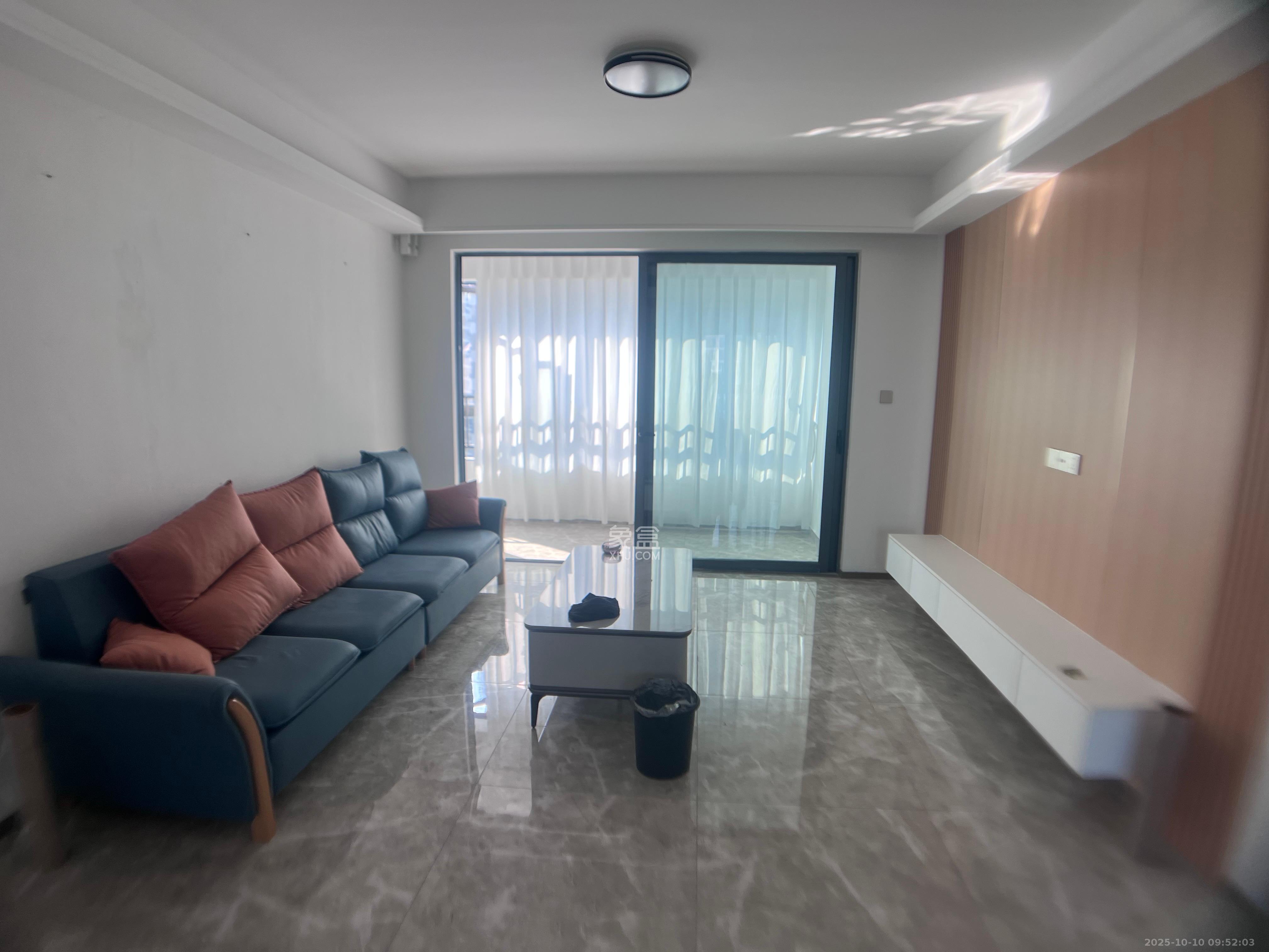 复地滨江金融中心  1室0厅0卫    4500.0元/月