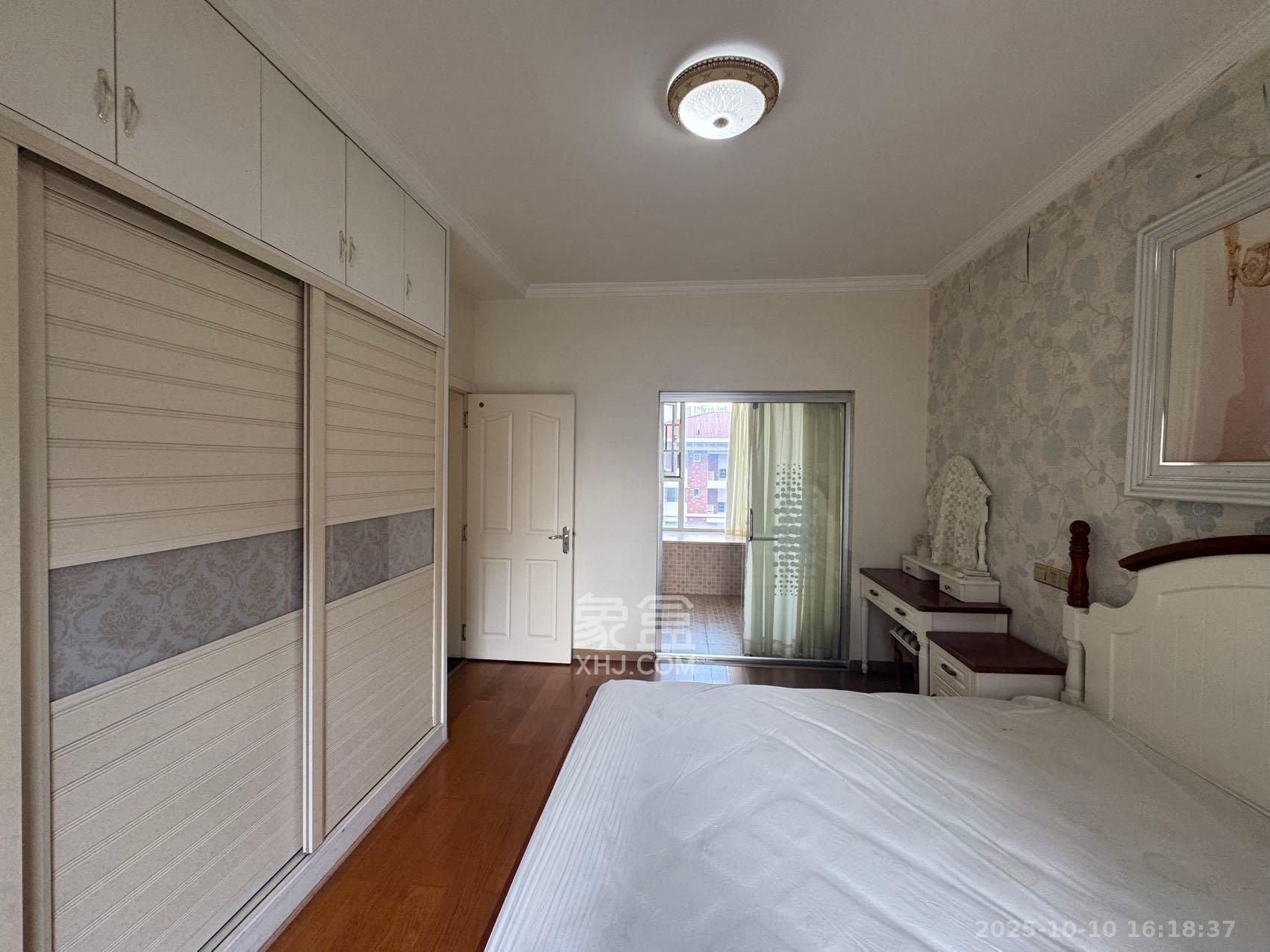 金鼎公园尚  3室2厅2卫    2200.0元/月室内图