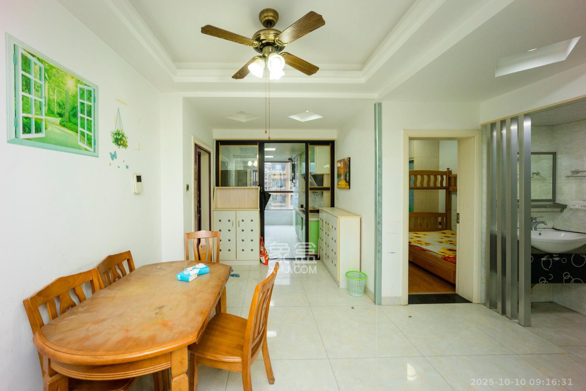 山语城二期  1室2厅1卫    73.0万客厅