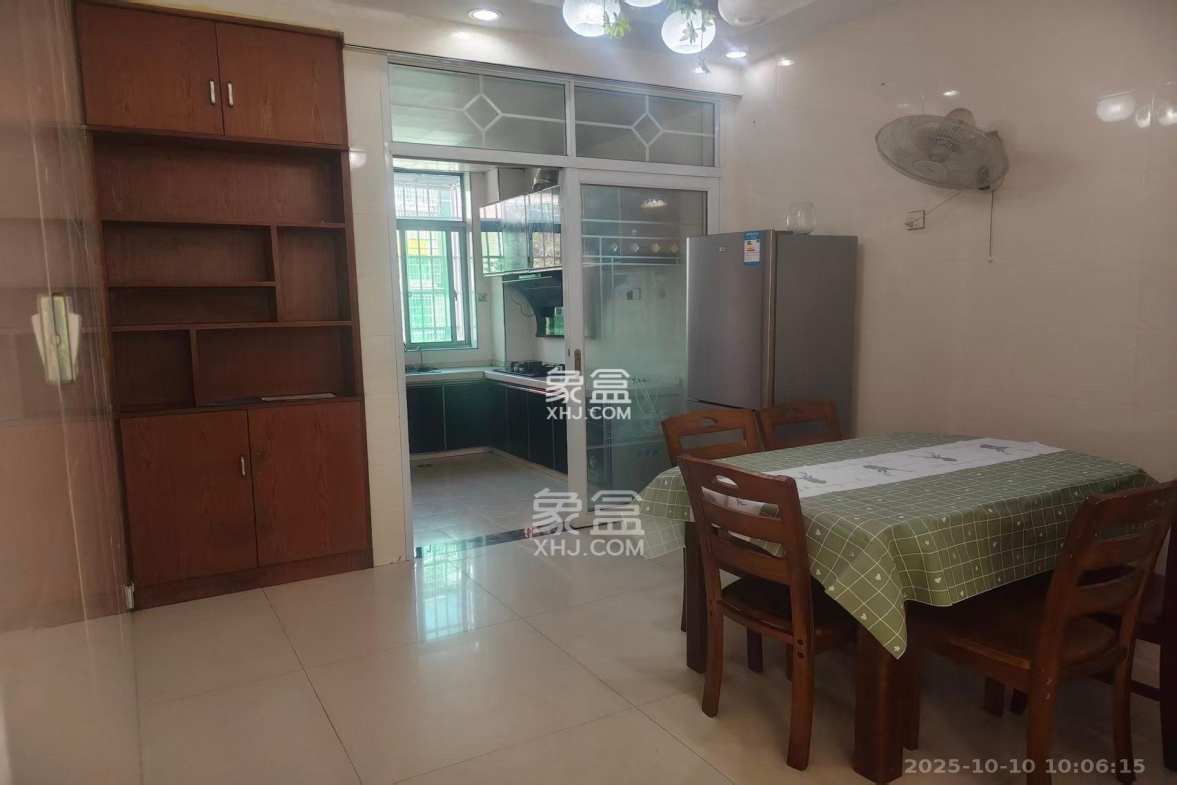 华美佳园(鄱阳佳园) 3室2厅1卫 1800.0元/月 华美佳园(鄱阳佳园) 3室2厅1卫 1800.0元/月室内图