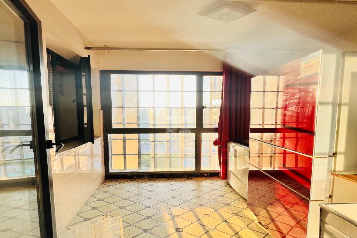 德惠雅苑(众星湘港公馆) 3室2厅1卫 2100.0元/月 德惠雅苑(众星湘港公馆) 3室2厅1卫 2100.0元/月室内图