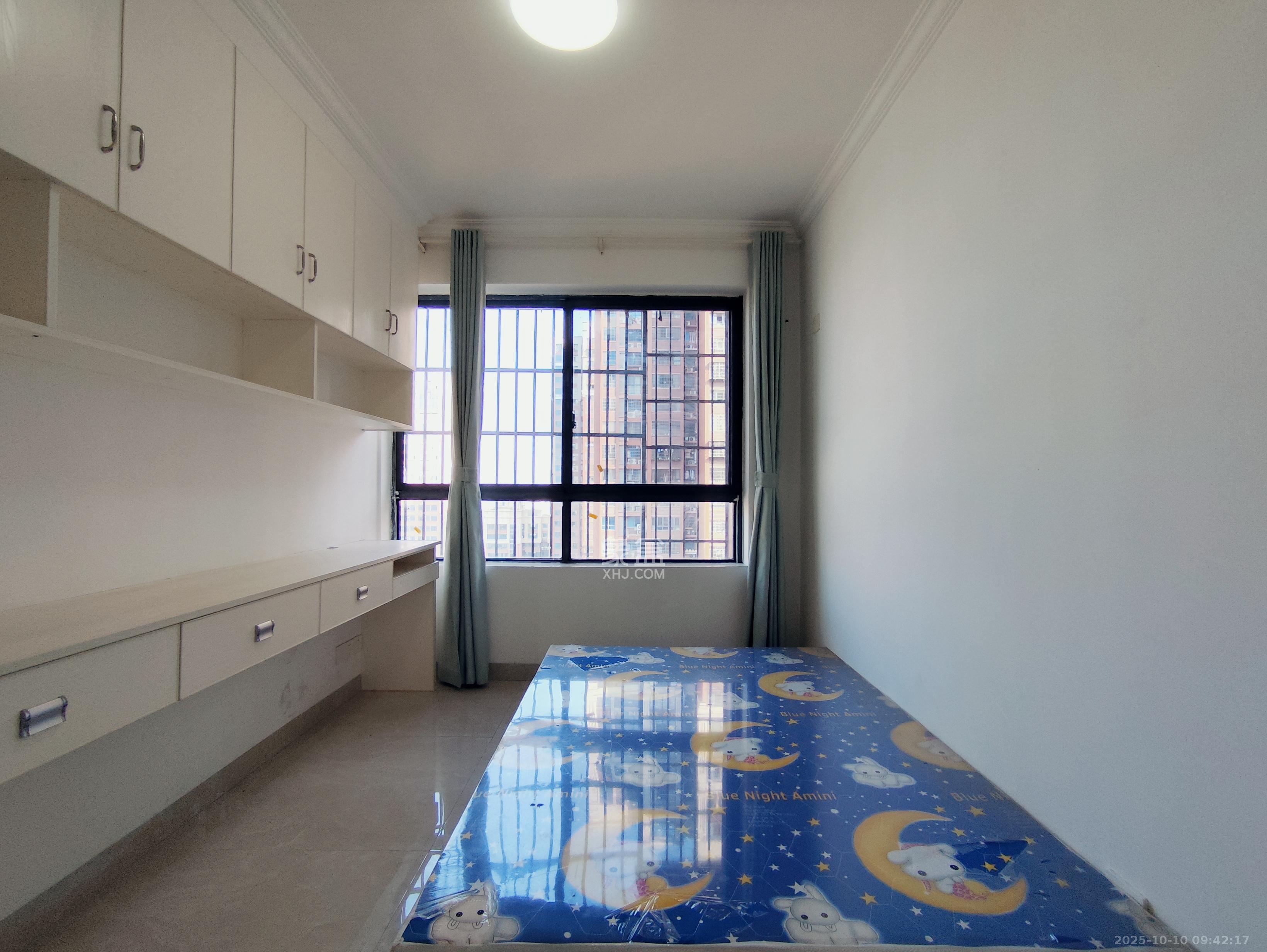 辉宏橄榄城  4室2厅2卫    2200.0元/月室内图