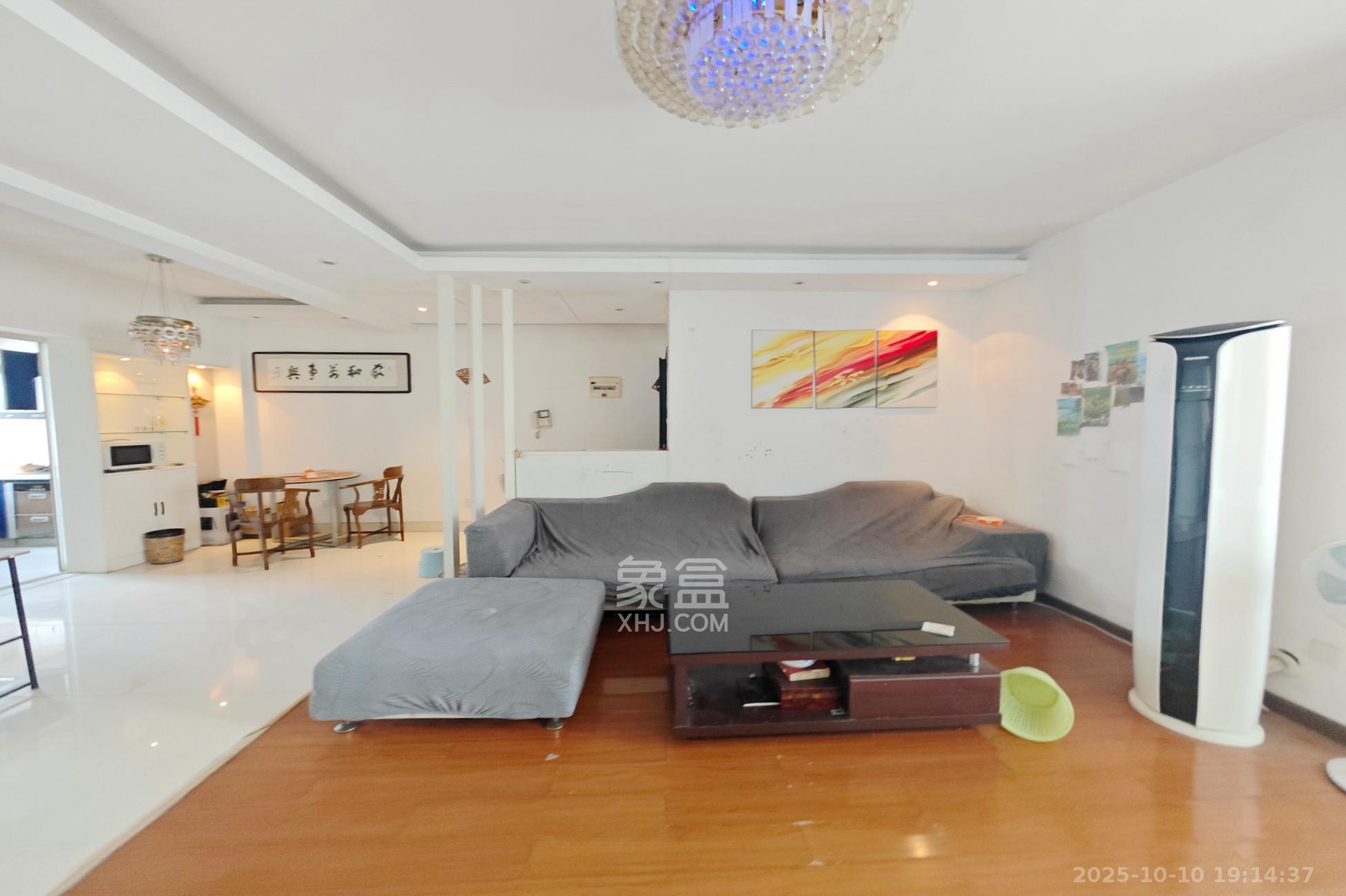 桔香鑫城 3室2厅1卫 93.8万 桔香鑫城 3室2厅1卫 93.8万客厅