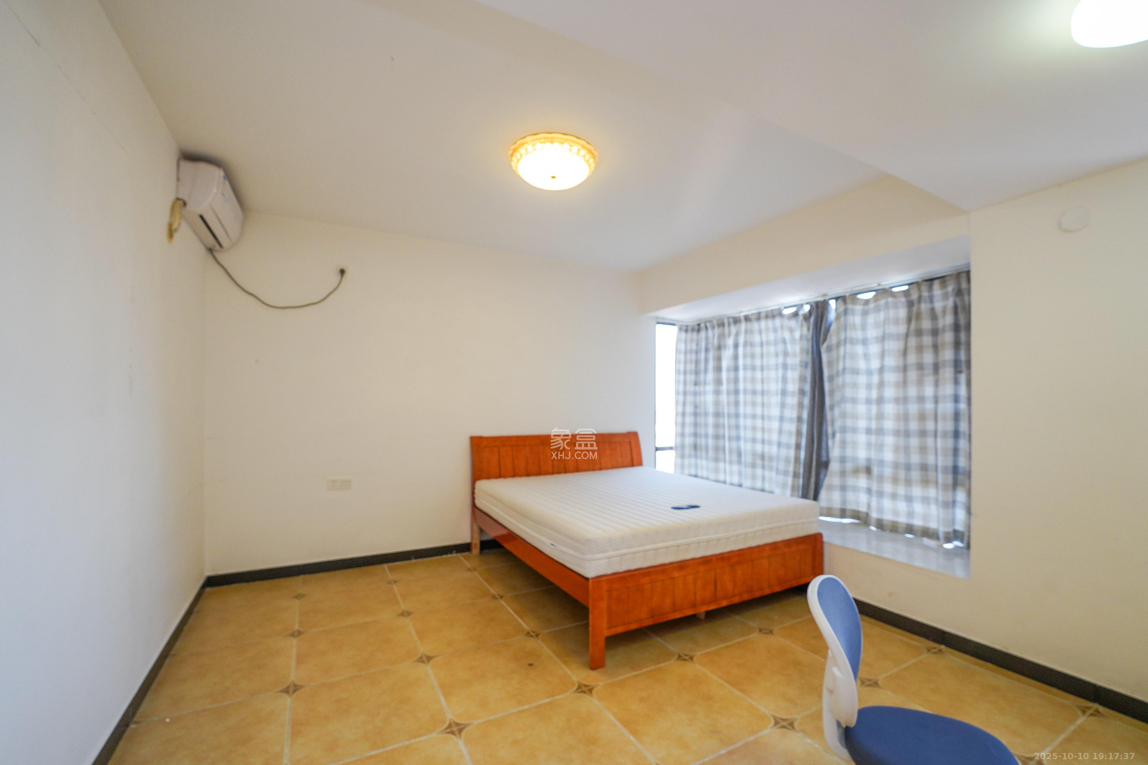 汇金城/嘉华城（二期、三期）  3室2厅2卫    118.0万卧室