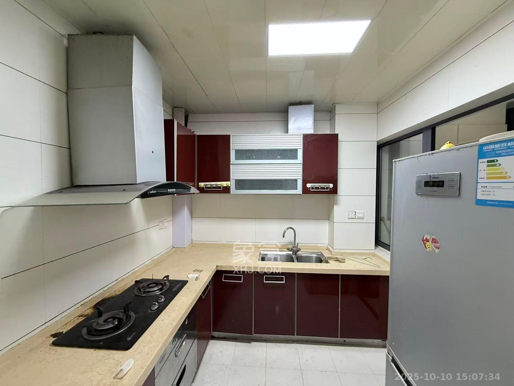 三万英尺  2室1厅1卫    2600.0元/月 三万英尺  2室1厅1卫    2600.0元/月室内图