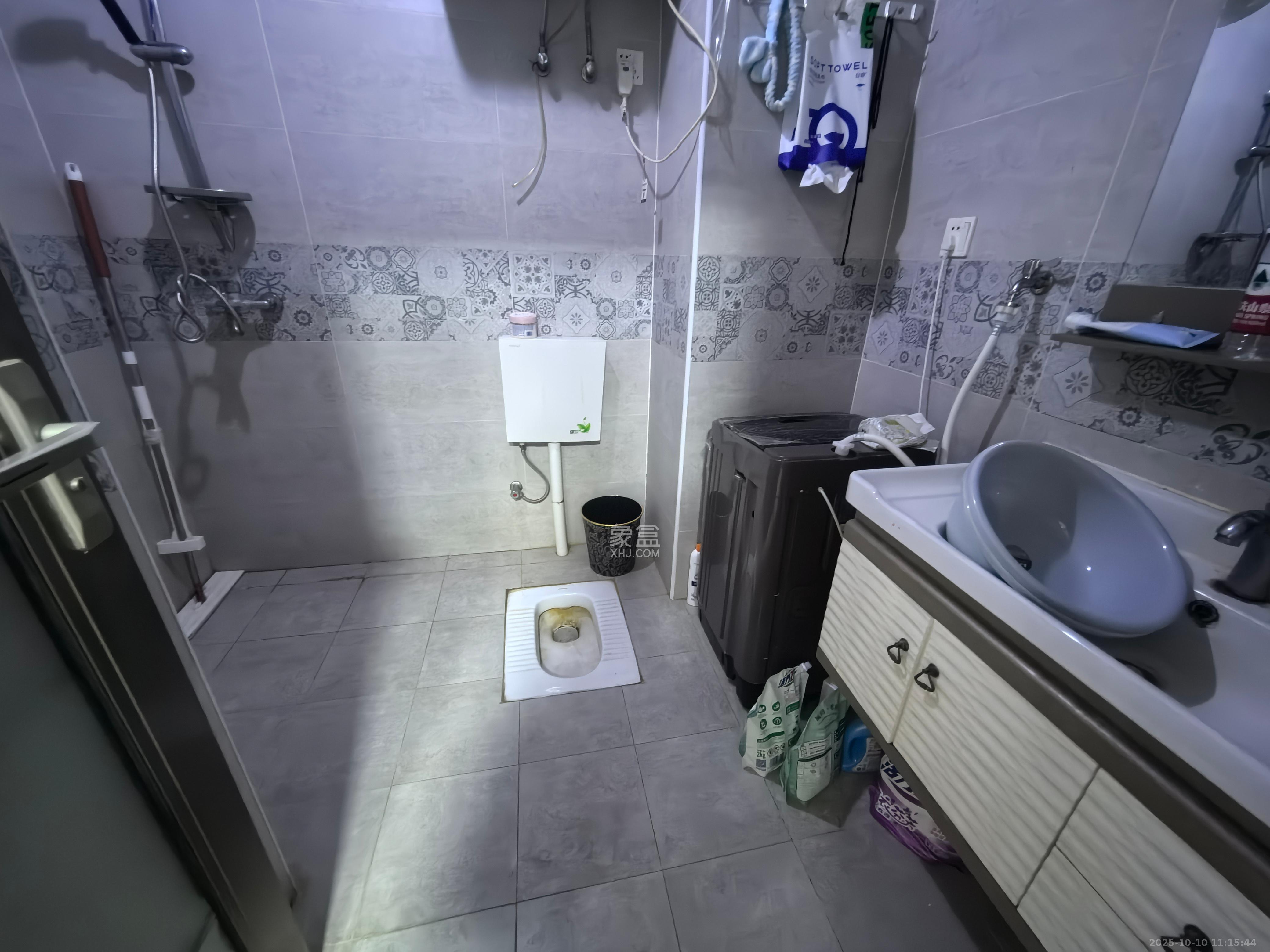 新世界广场 1室1厅1卫 1600.0元/月 新世界广场 1室1厅1卫 1600.0元/月室内图